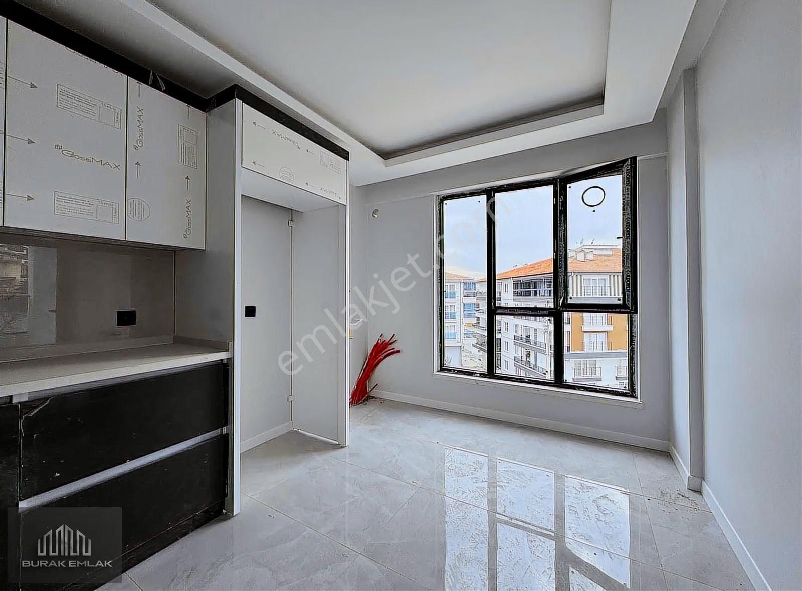 Burak'tan Sıfır Sitede Teras Balkonlu E.banyolu Sade Ve Şık 3+1 - Görsel 9