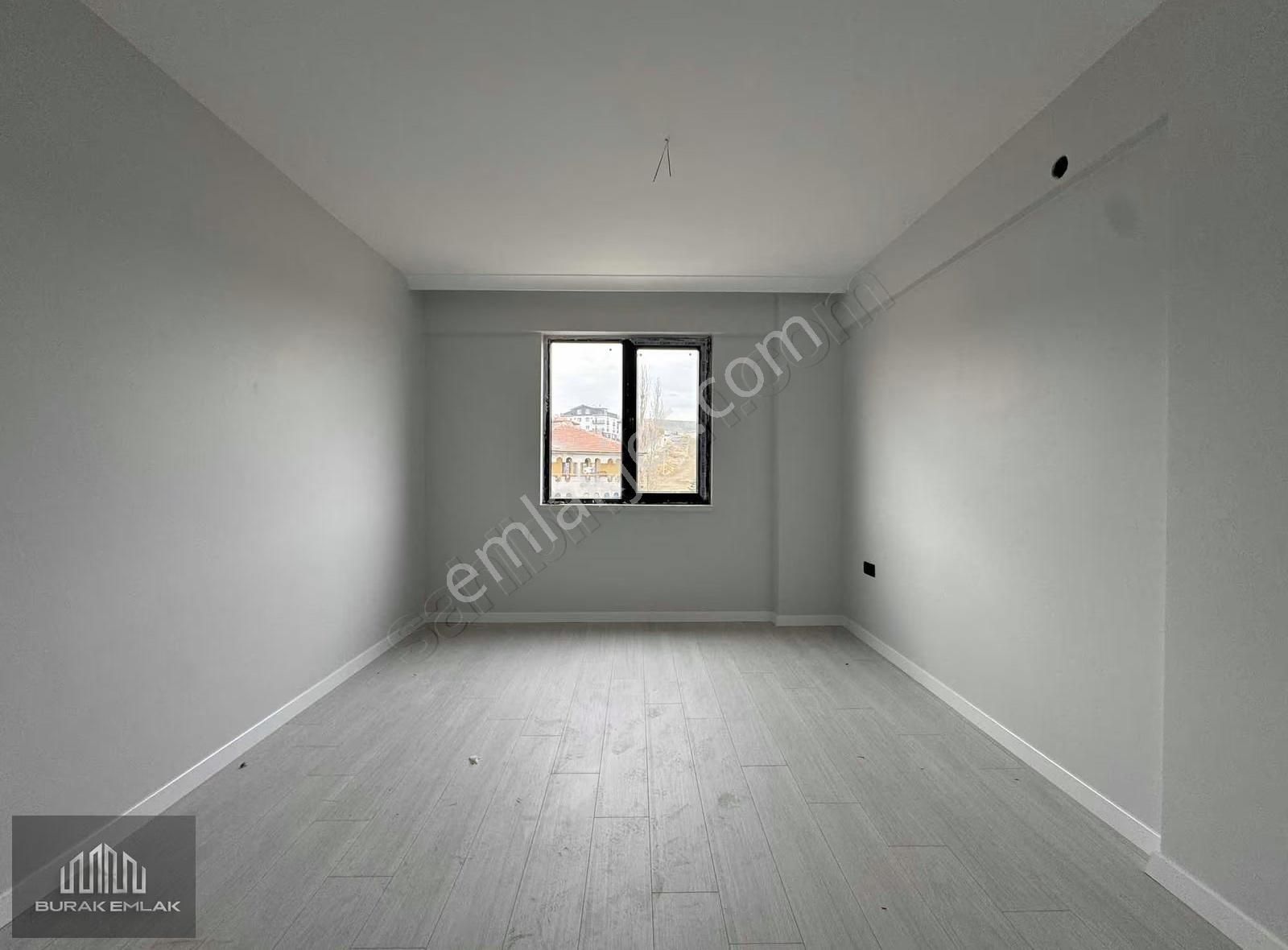 Burak'tan Sıfır Sitede Teras Balkonlu E.banyolu Sade Ve Şık 3+1 - Görsel 13