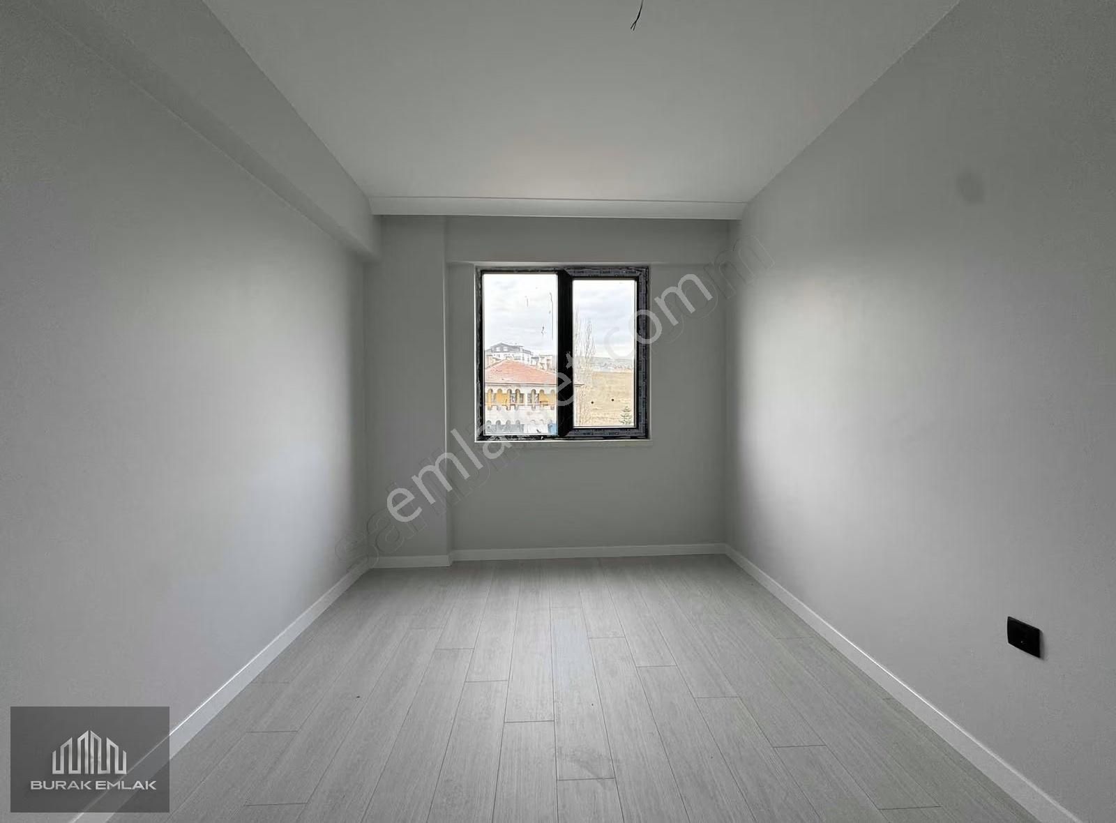 Burak'tan Sıfır Sitede Teras Balkonlu E.banyolu Sade Ve Şık 3+1 - Görsel 20