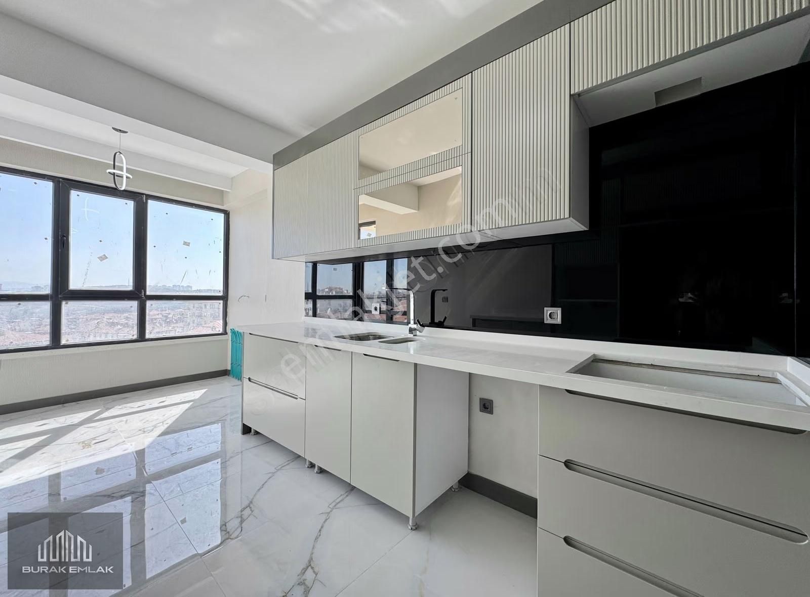 Burak'tan Çift Bloklu Lüks Sitede Giyinme Odalı Sıfır 2+1'ler - Görsel 22