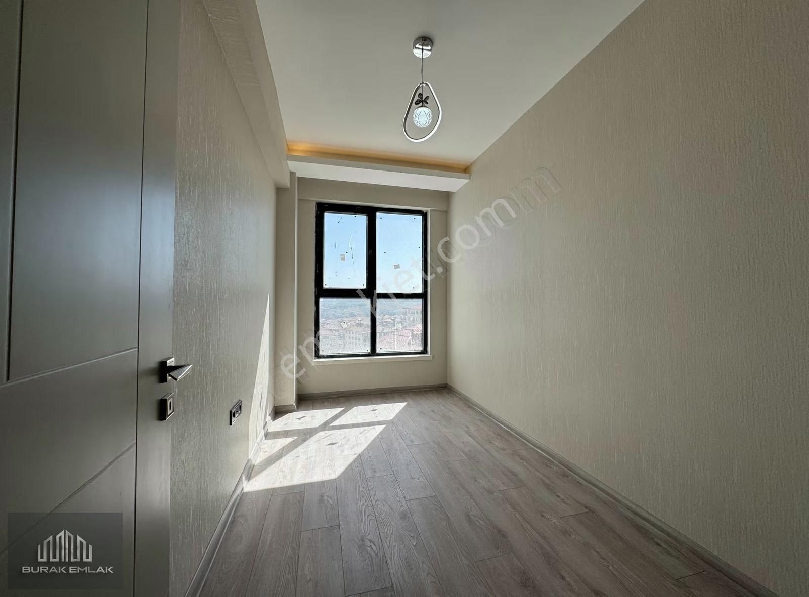 Burak'tan Çift Bloklu Lüks Sitede Giyinme Odalı Sıfır 2+1'ler - Görsel 10