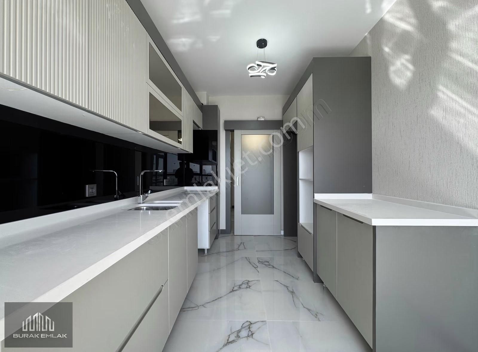 Burak'tan Çift Bloklu Lüks Sitede Giyinme Odalı Sıfır 2+1'ler - Görsel 31