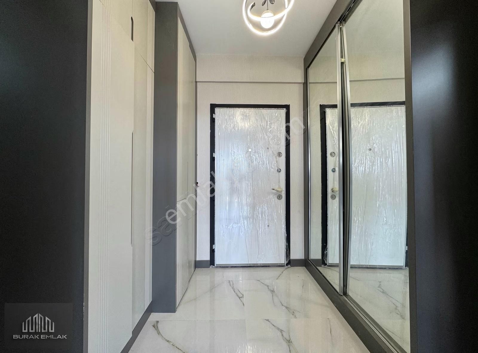 Burak'tan Çift Bloklu Lüks Sitede Giyinme Odalı Sıfır 2+1'ler - Görsel 19