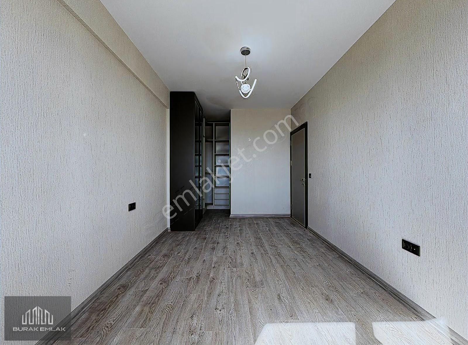 Burak'tan Çift Bloklu Lüks Sitede Giyinme Odalı Sıfır 2+1'ler - Görsel 24