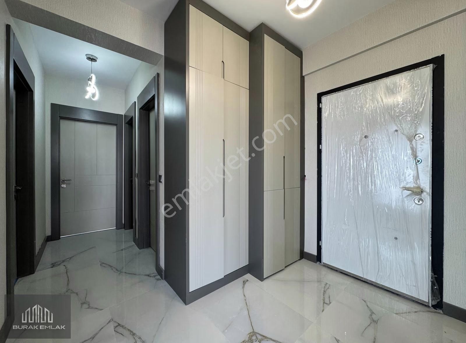 Burak'tan Çift Bloklu Lüks Sitede Giyinme Odalı Sıfır 2+1'ler - Görsel 12