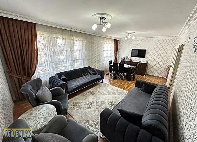 Acil Emlaktan Cadde Yakını 4+1 Satılık Daire