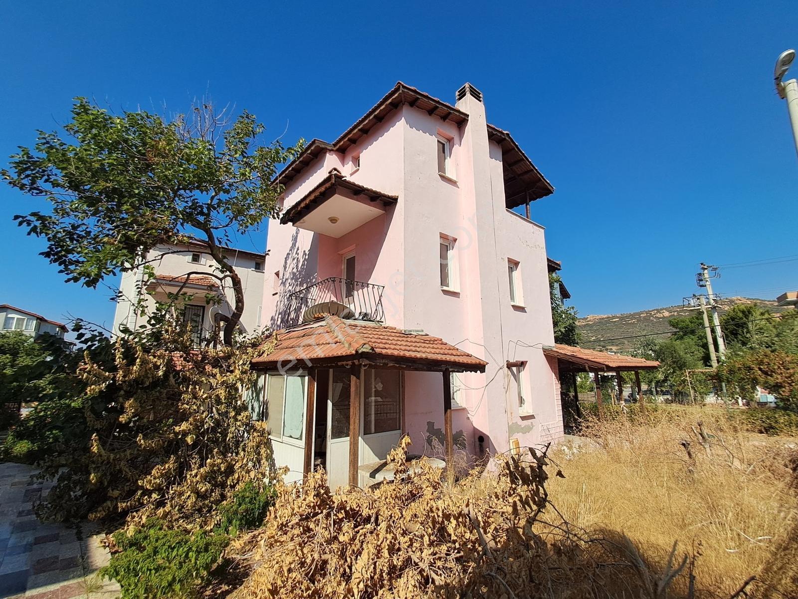 Yenifoça Merkezde Tam Müstakil, Bahçeli Satılık Tripleks Villa - Görsel 12