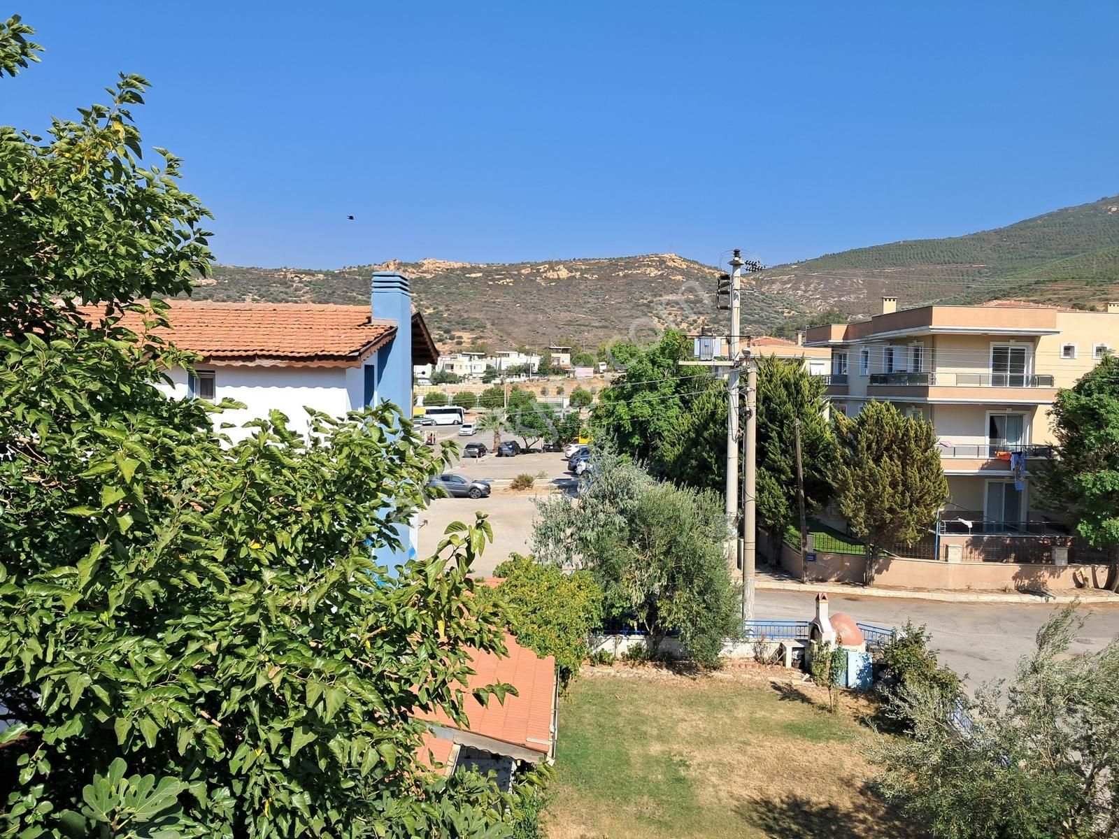 Yenifoça Merkezde Tam Müstakil, Bahçeli Satılık Tripleks Villa - Görsel 16