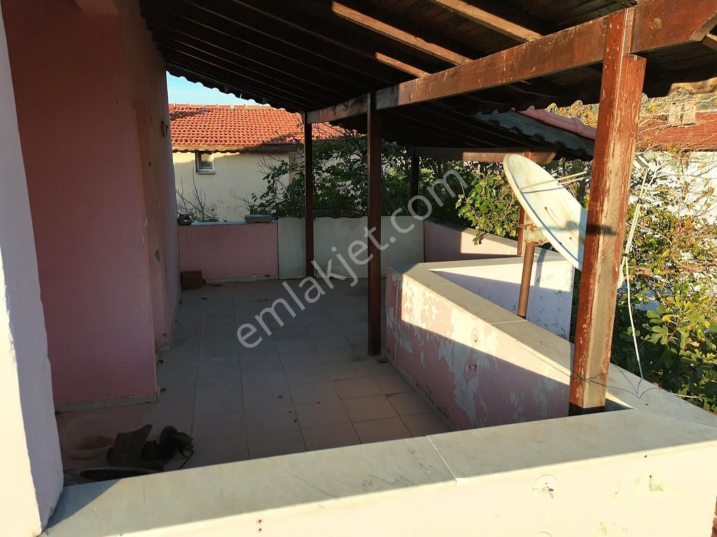 Yenifoça Merkezde Tam Müstakil, Bahçeli Satılık Tripleks Villa - Görsel 6