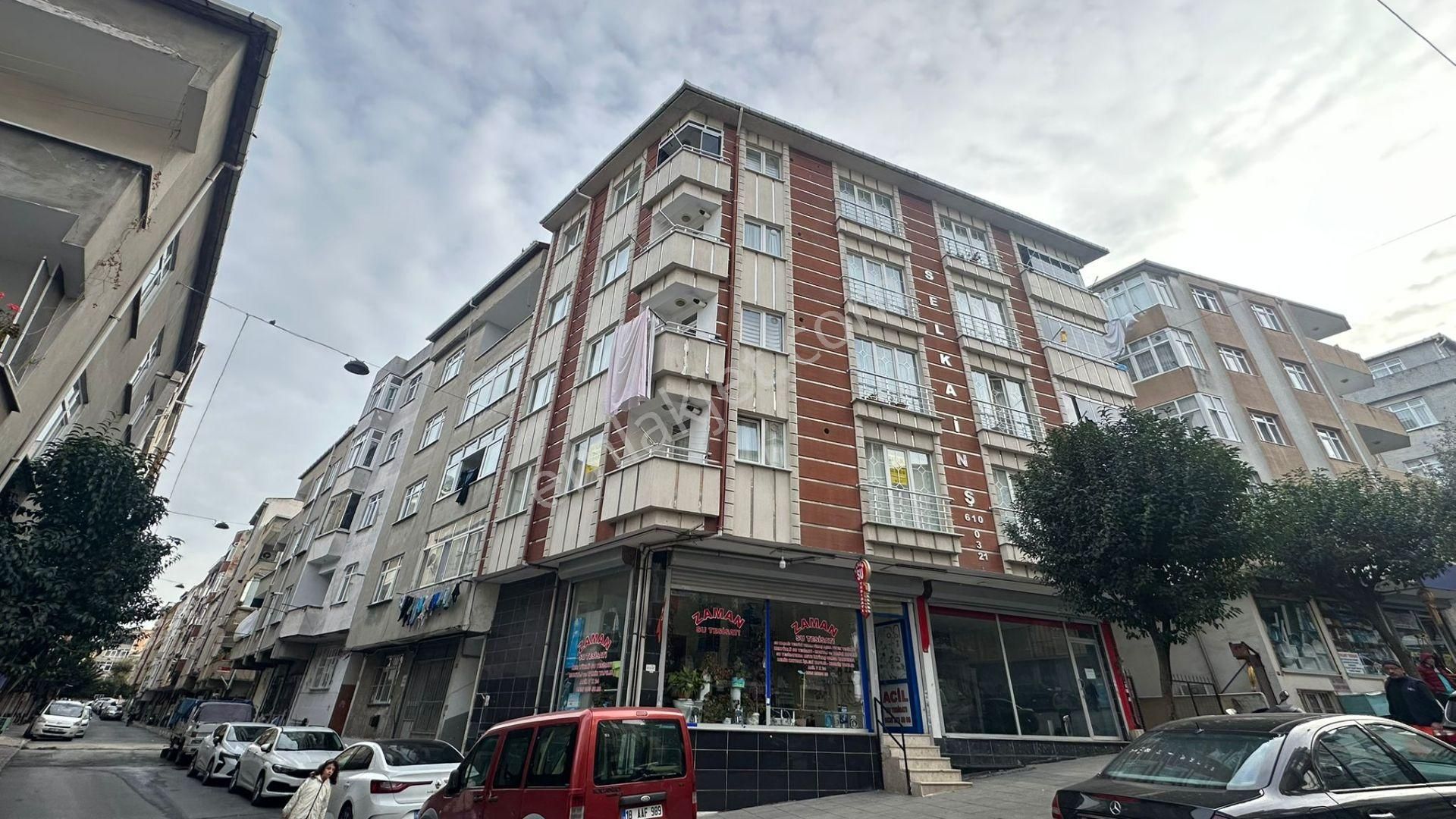 Başokur'dan Esenler Fatih Mh.merkezi Konum Cad. Üstü 2+1 Daire