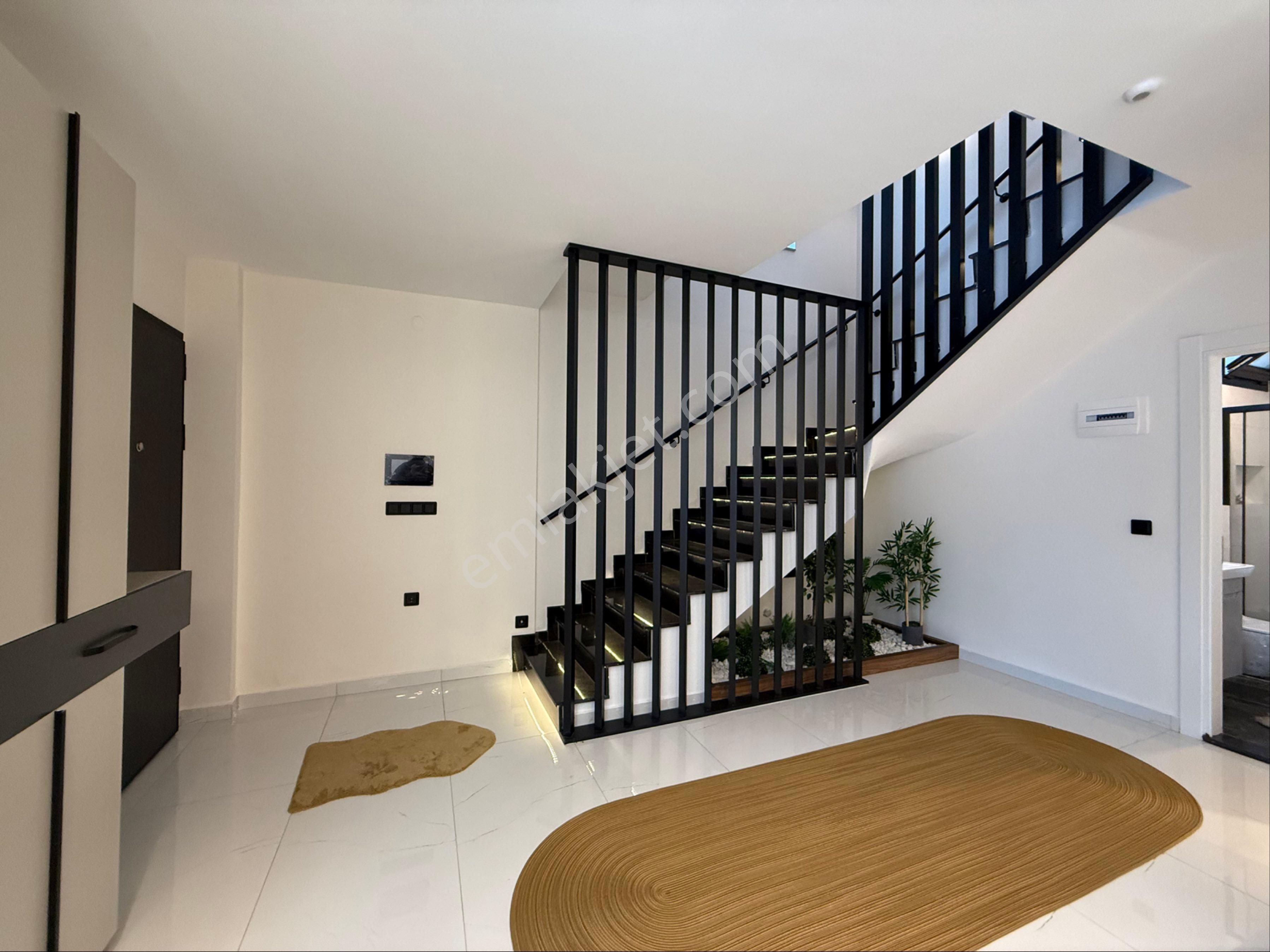 Kuşadası Davutlar Merkez’de Millipark Ormanları Sınırında!! Satılık Tripleks Villa - Görsel 4