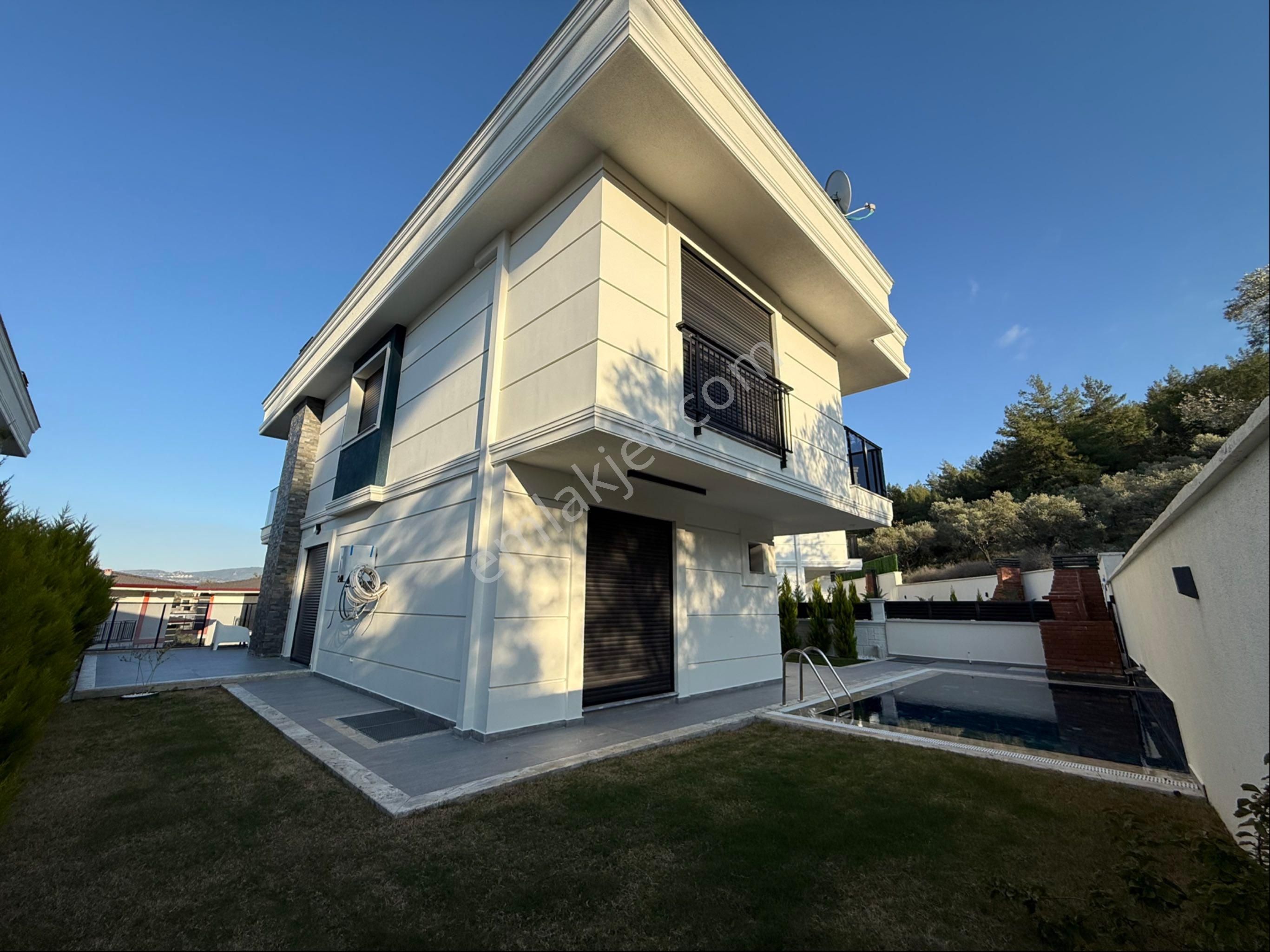 Kuşadası Davutlar Merkez’de Millipark Ormanları Sınırında!! Satılık Tripleks Villa - Görsel 26