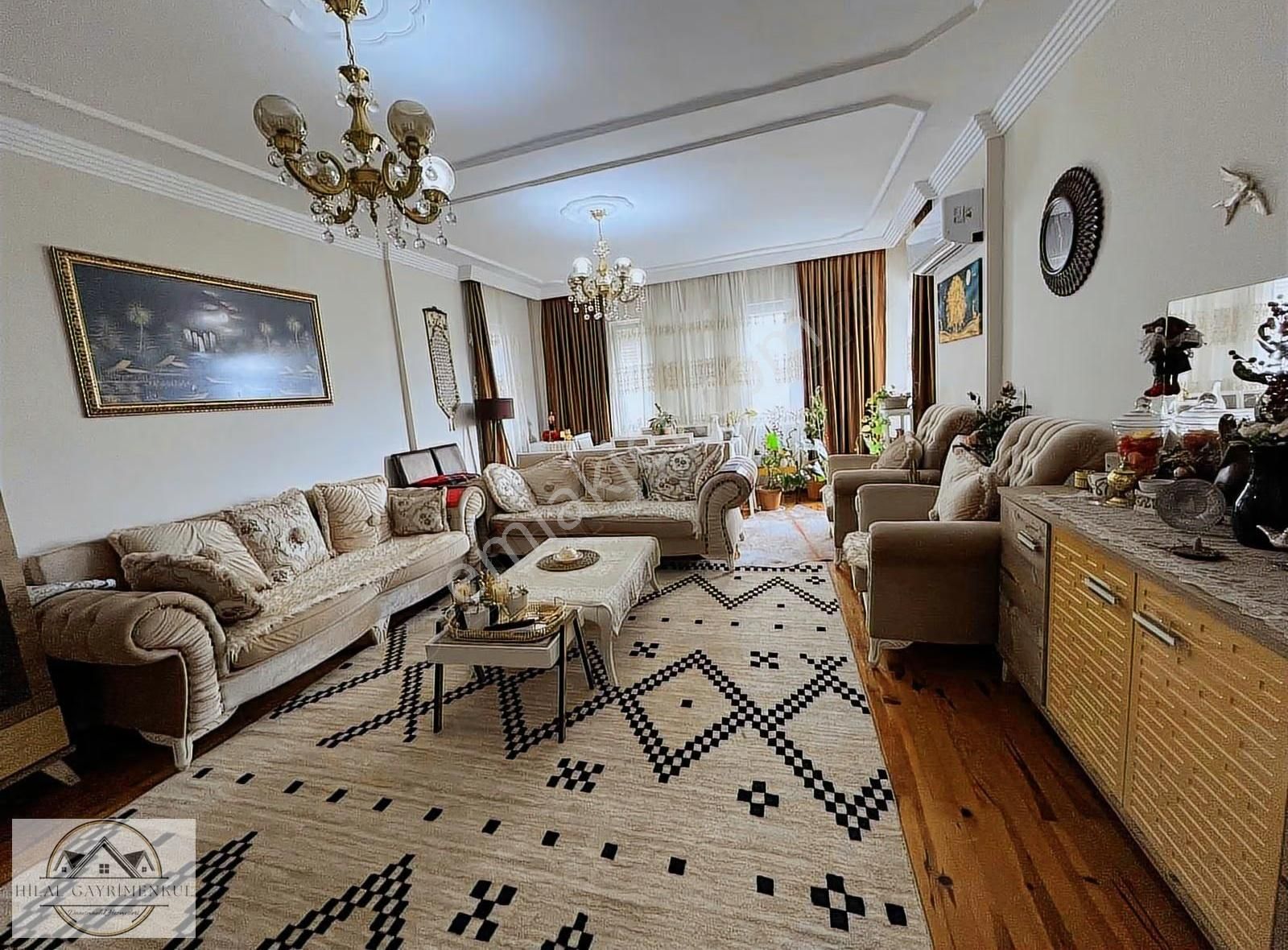 Hilal Gayrimenkul'den Karşıyaka'da Siteiçi Geniş Asansörlü*3+1*