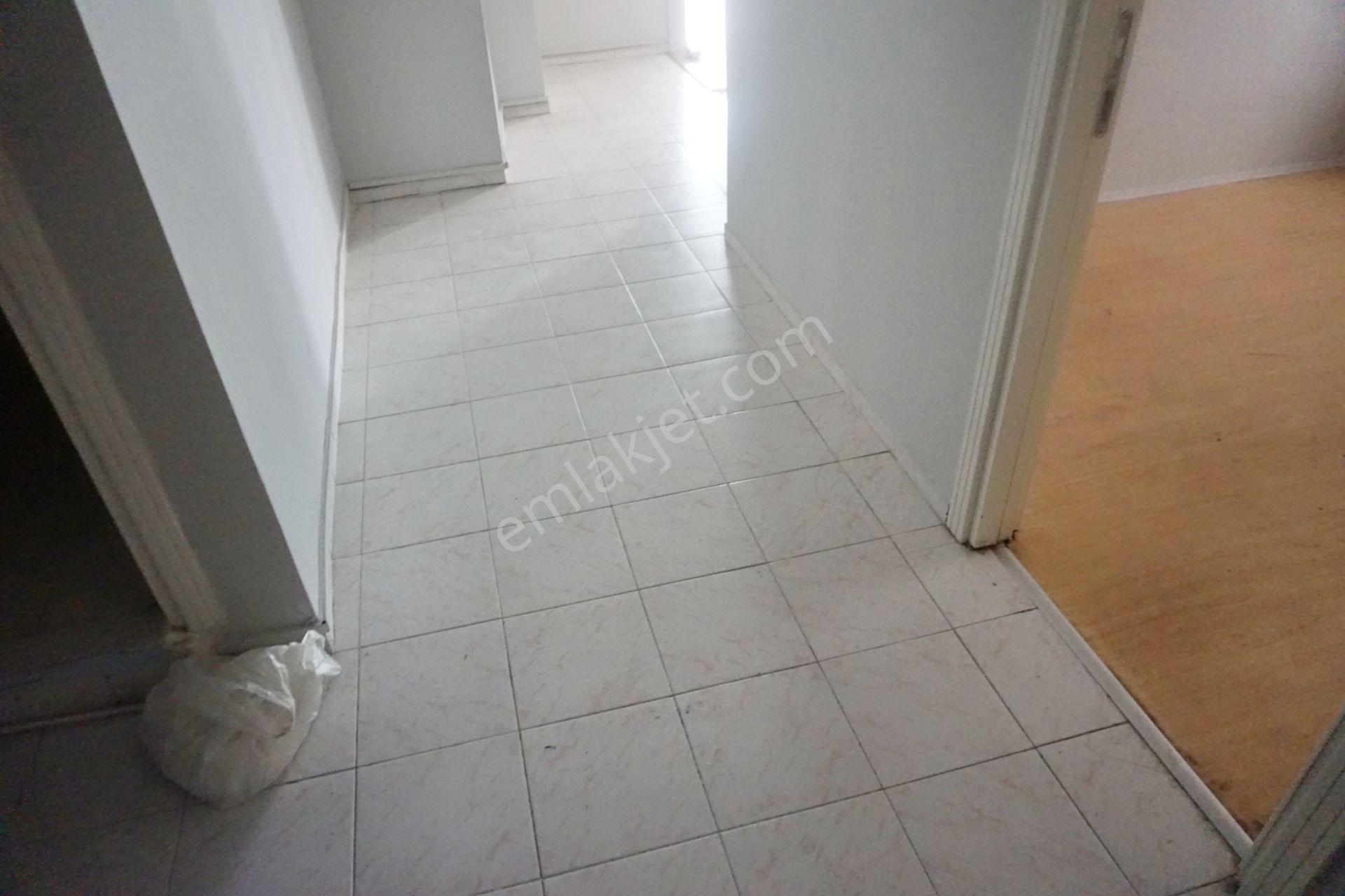 Meral R1708 Yeşilova Mah Salı Pazarı Cad 15m2 Hisseli 3+1 Arakat - Görsel 8