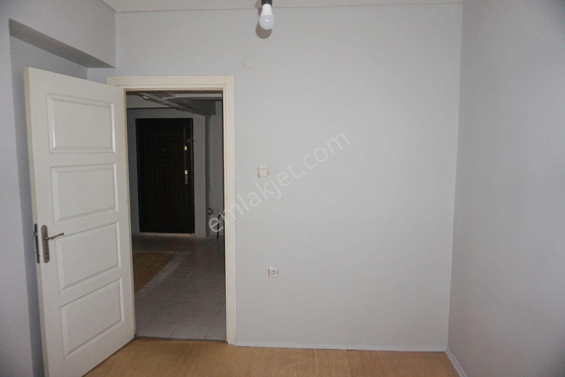 Meral R1708 Yeşilova Mah Salı Pazarı Cad 15m2 Hisseli 3+1 Arakat - Görsel 11