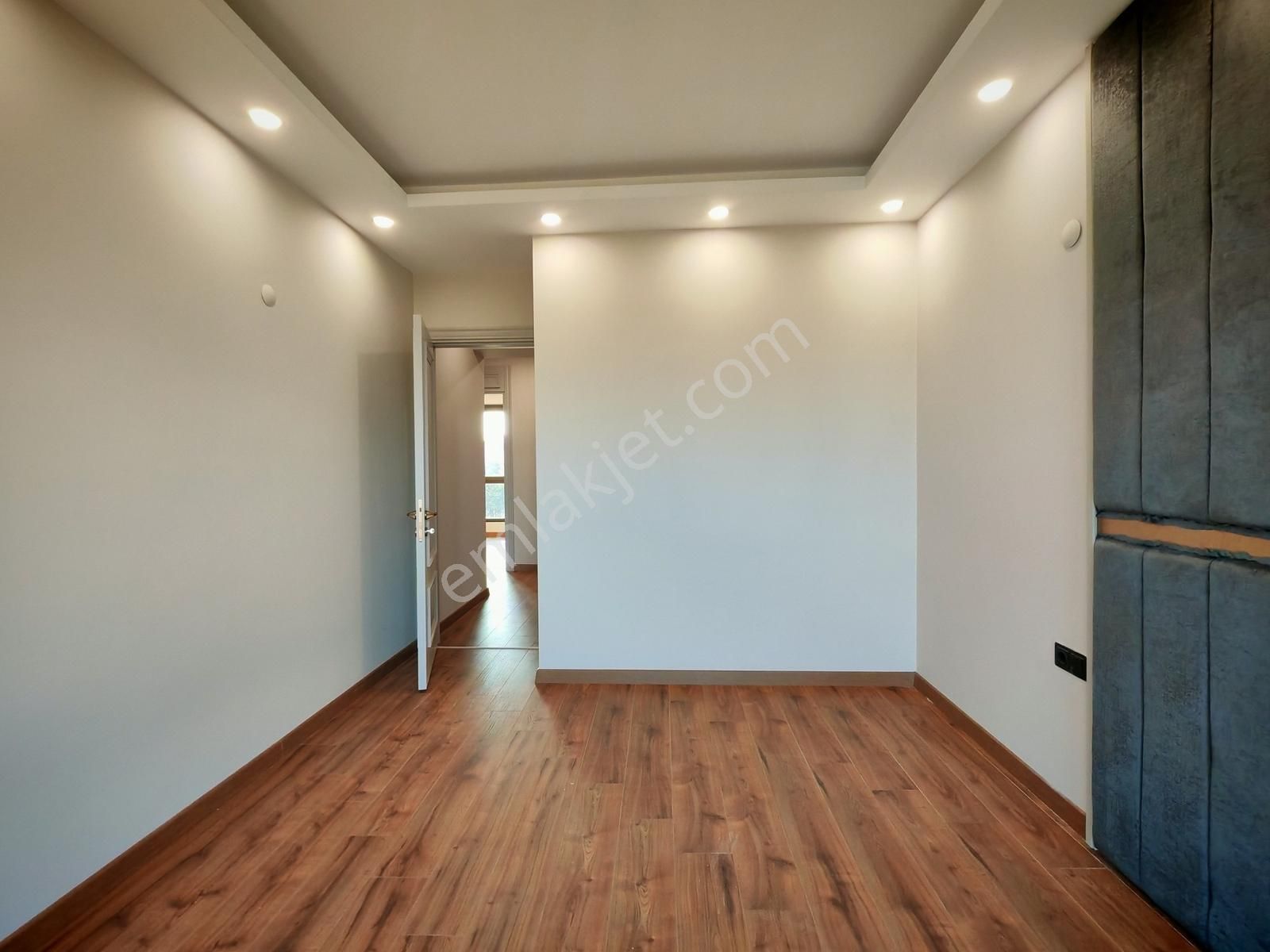 Silivri Cumhuriyet Mh. Lüks Tripleks 3+2, Corner Villa - Görsel 25