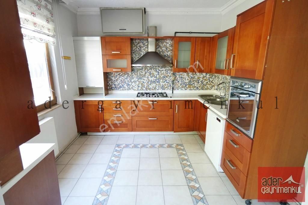 Emekte Satılık Metro Yakını Ön-köşe Bina Yapılı 4+1 Ader'de