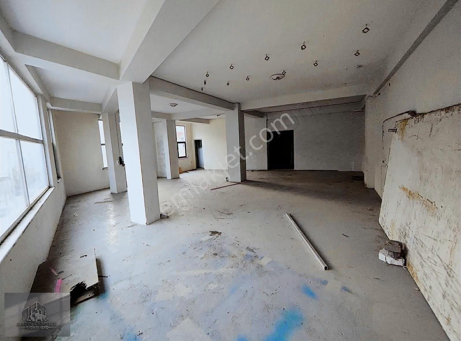 Sulyapıdan Cadde Üzerinde Kiralik Plaza - Görsel 31