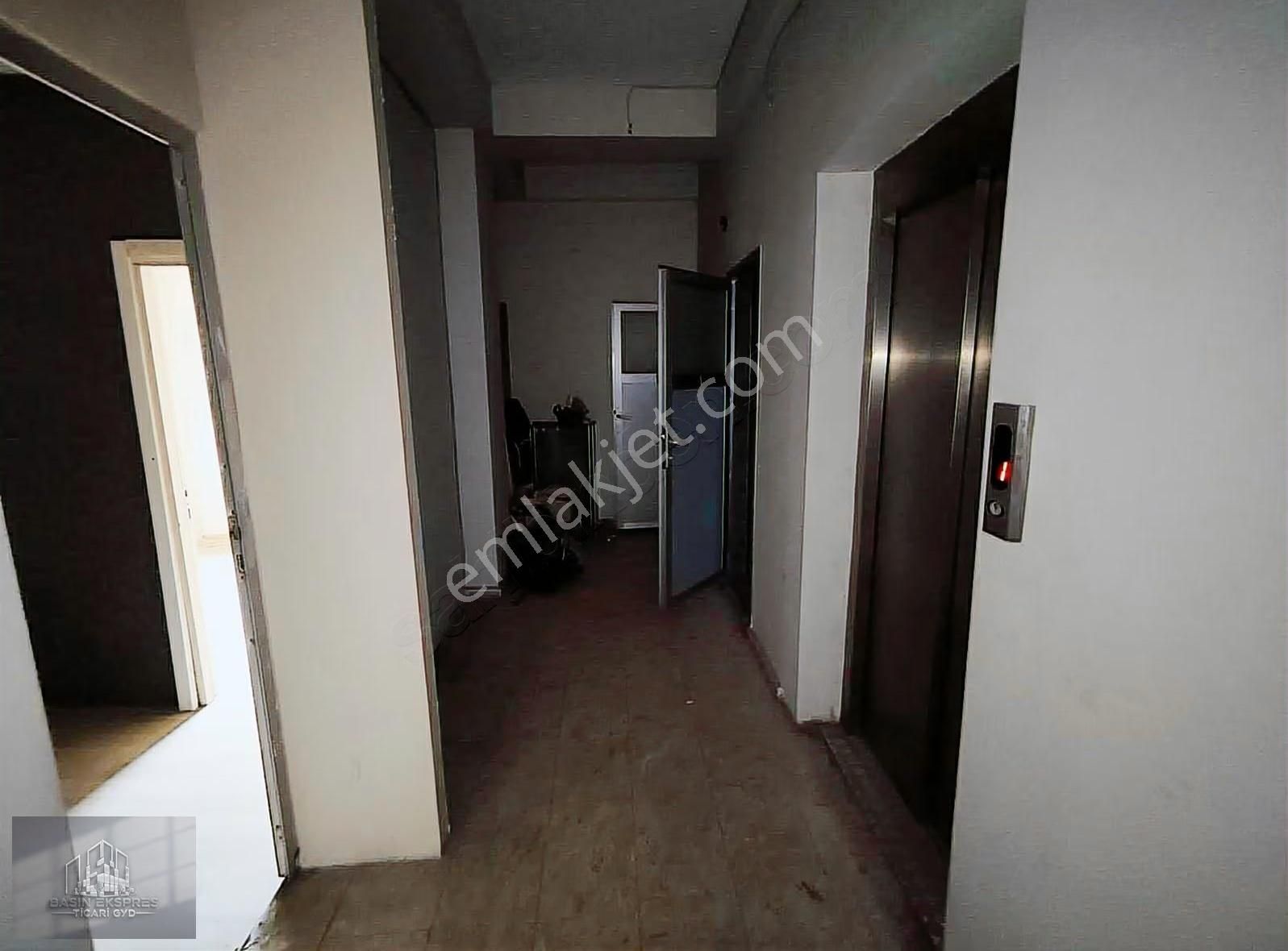 Sulyapıdan Cadde Üzerinde Kiralik Plaza - Görsel 24