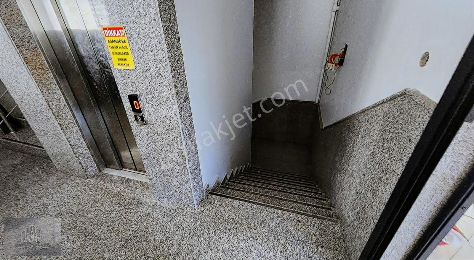 Sulyapıdan Plazada 400 M2 Kiralik İş Yeri Ofise Uygun