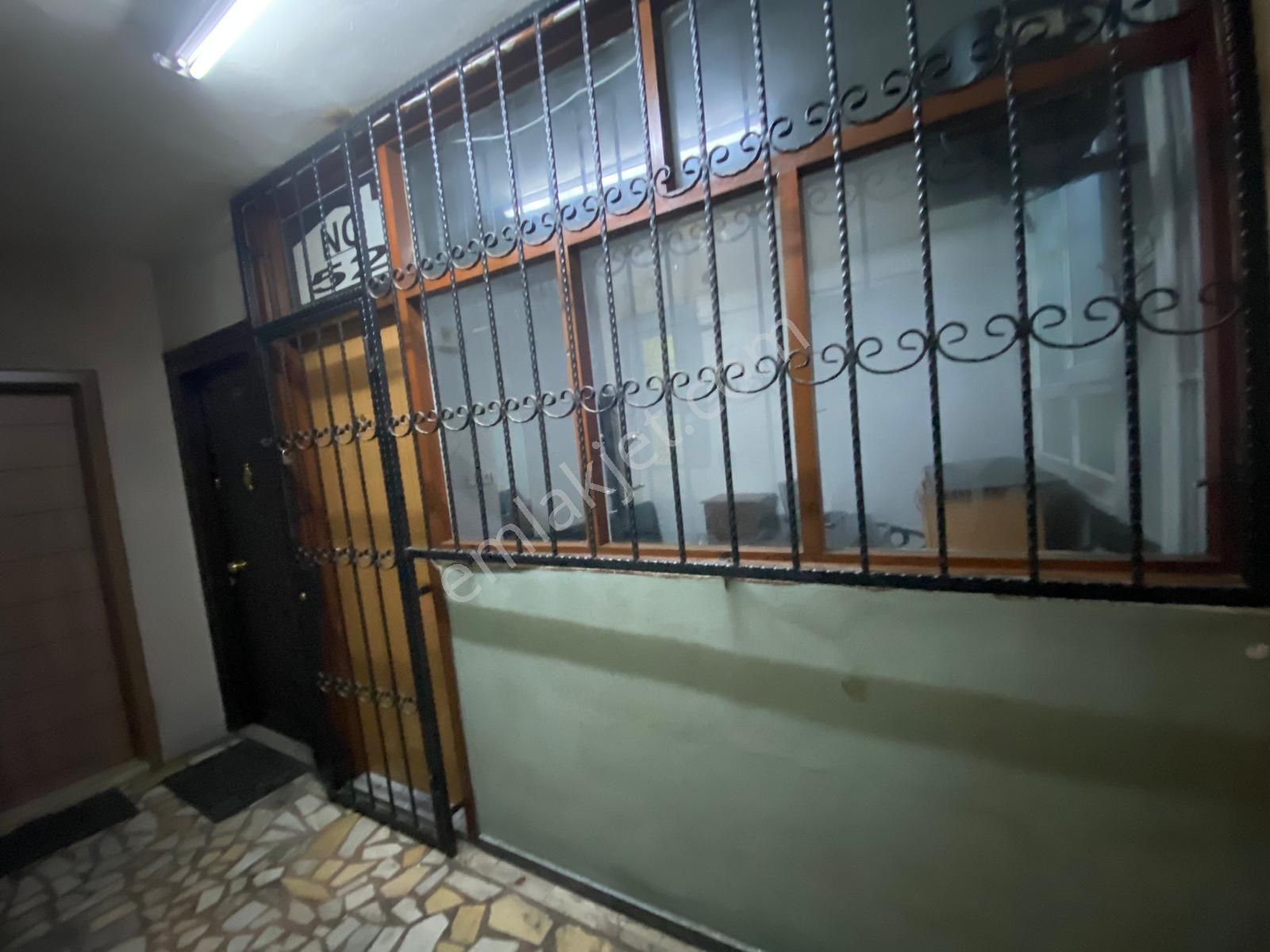 Gaziosmanpaşa Halitpaşa Caddesinde Korallar İş Merkezinde Asansörlü / 20m2/3. Kat/ Satılık Ofis