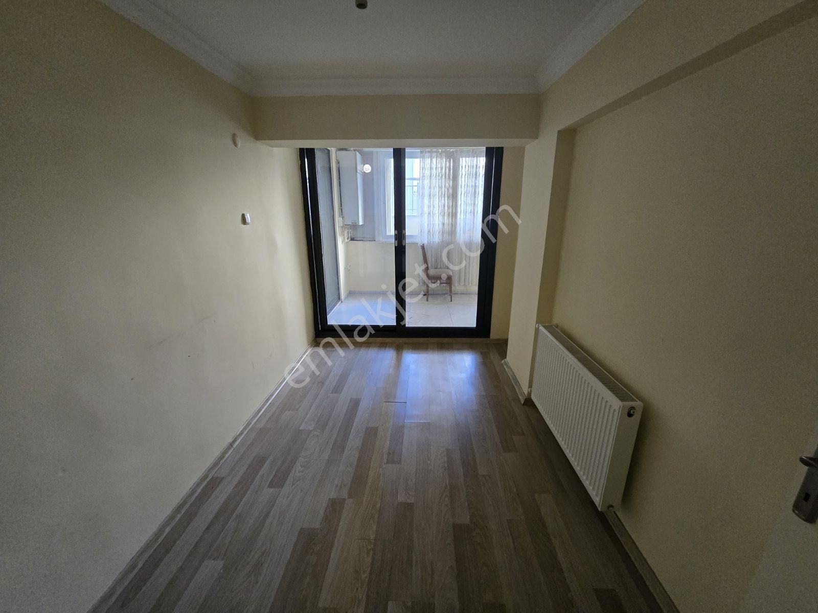 Uçan Emlak- Üçyol Metro Yakını, 3+1, Dekorlu, Doğalgazlı, Boş - Görsel 9