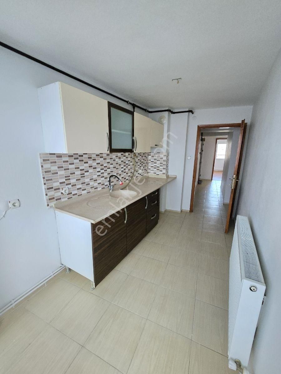 Uçan Emlak- Esenlik Mh, Asansörlü, 3+1 120m2, Boyalı, D.gazlı - Görsel 9