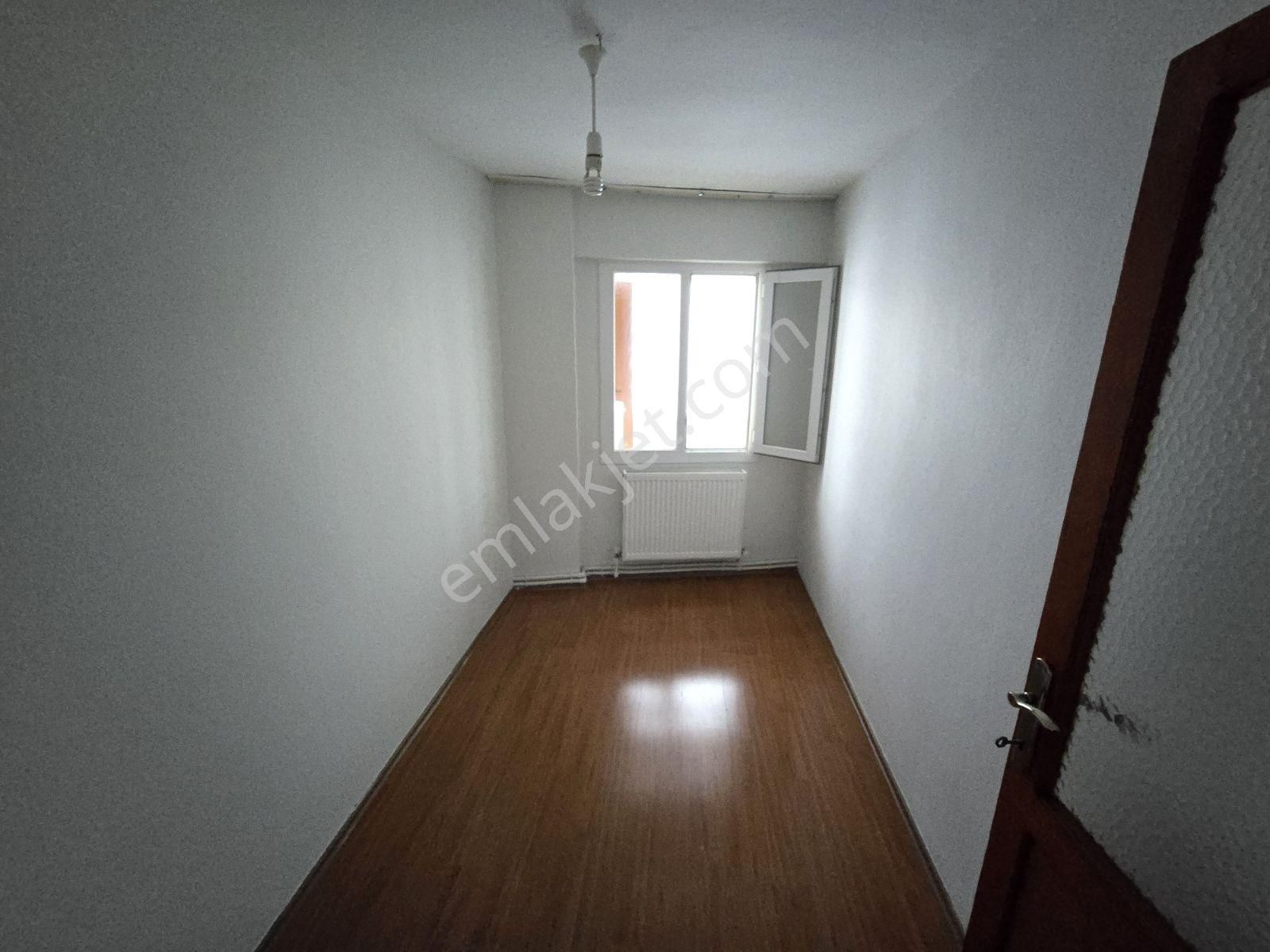 Uçan Emlak- Esenlik Mh, Asansörlü, 3+1 120m2, Boyalı, D.gazlı - Görsel 11