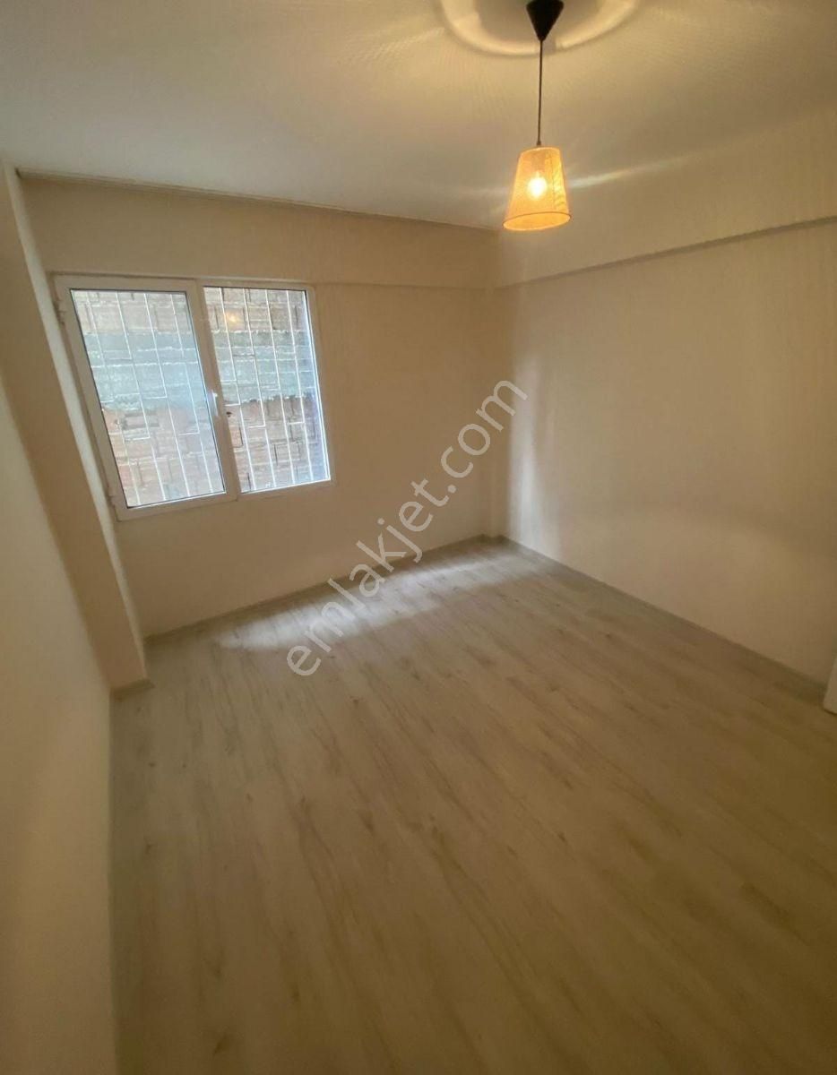 Uçan Emlak- Yıldız Caddesi, 2+1 95m2, Ara Kat, Bakımlı, Boş - Görsel 12