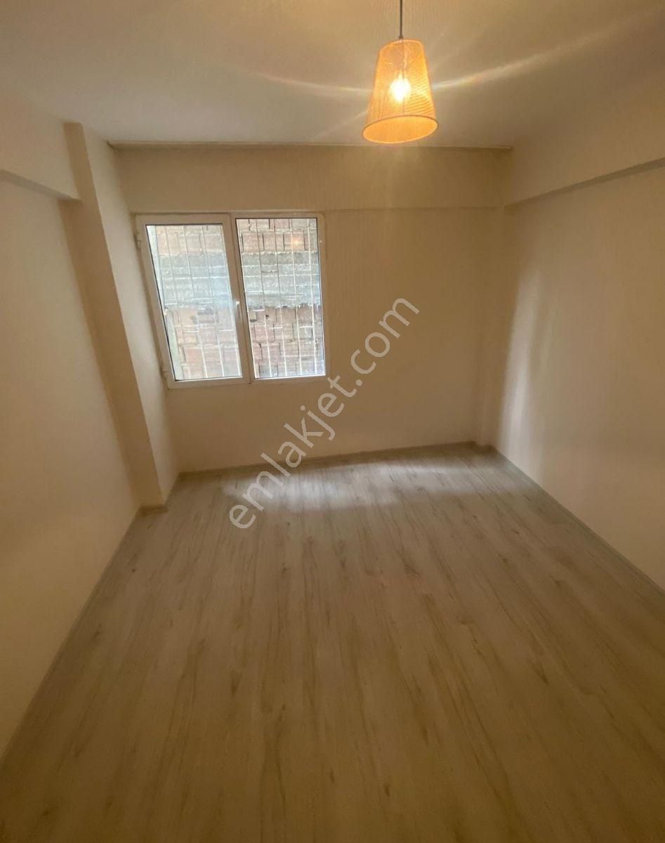 Uçan Emlak- Yıldız Caddesi, 2+1 95m2, Ara Kat, Bakımlı, Boş - Görsel 7