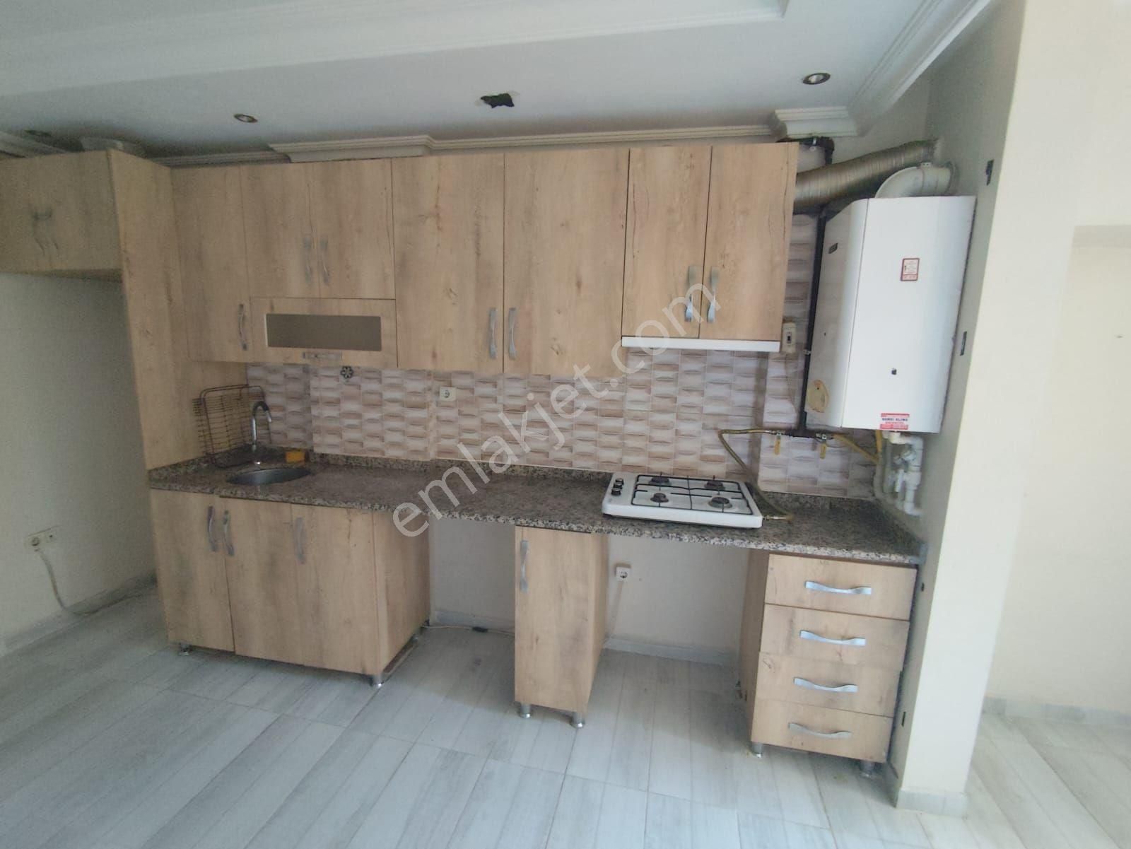 10 Yıllık Bına Kocamustafapaşa Yedısehıtler Sok Çıftcephe Bahçeli 1+1 Satılık Daire - Görsel 4