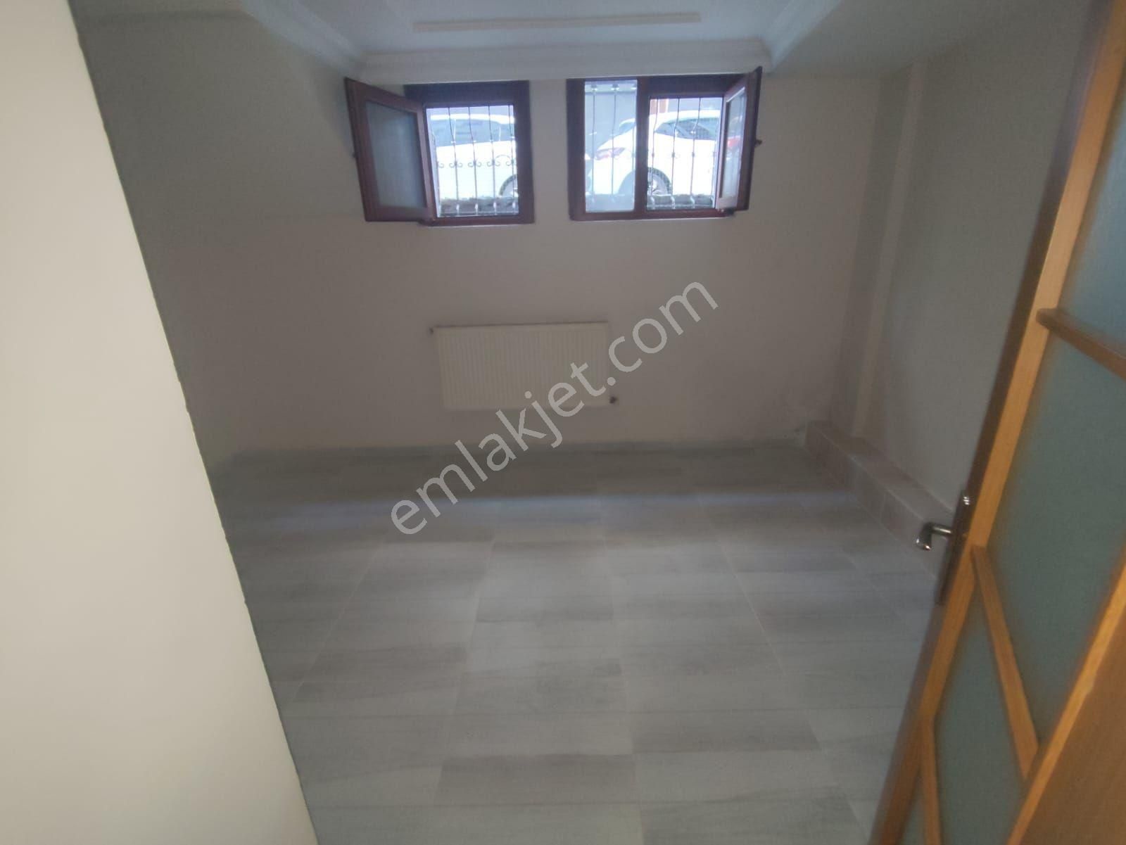 10 Yıllık Bına Kocamustafapaşa Yedısehıtler Sok Çıftcephe Bahçeli 1+1 Satılık Daire - Görsel 6