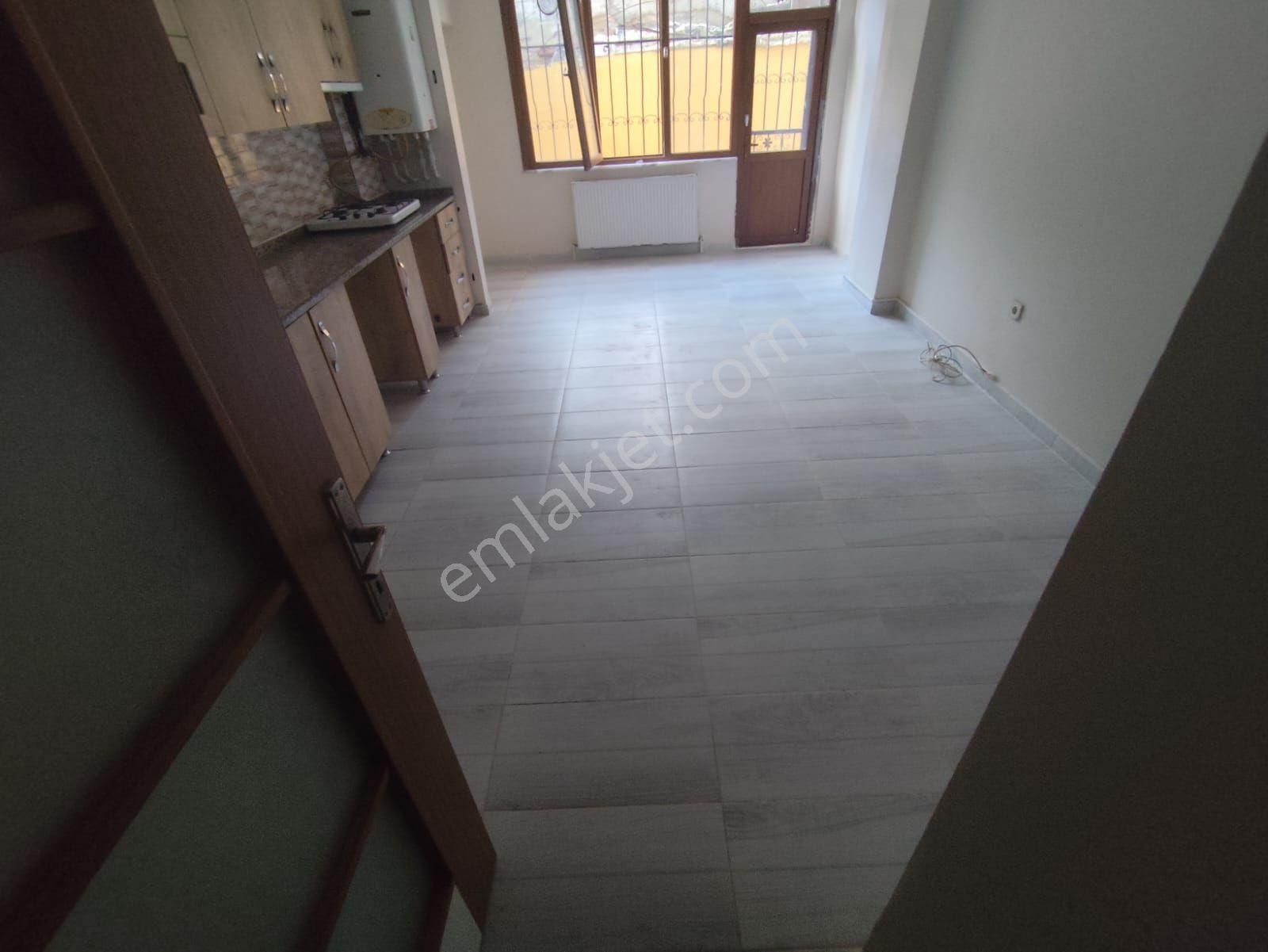 10 Yıllık Bına Kocamustafapaşa Yedısehıtler Sok Çıftcephe Bahçeli 1+1 Satılık Daire - Görsel 5