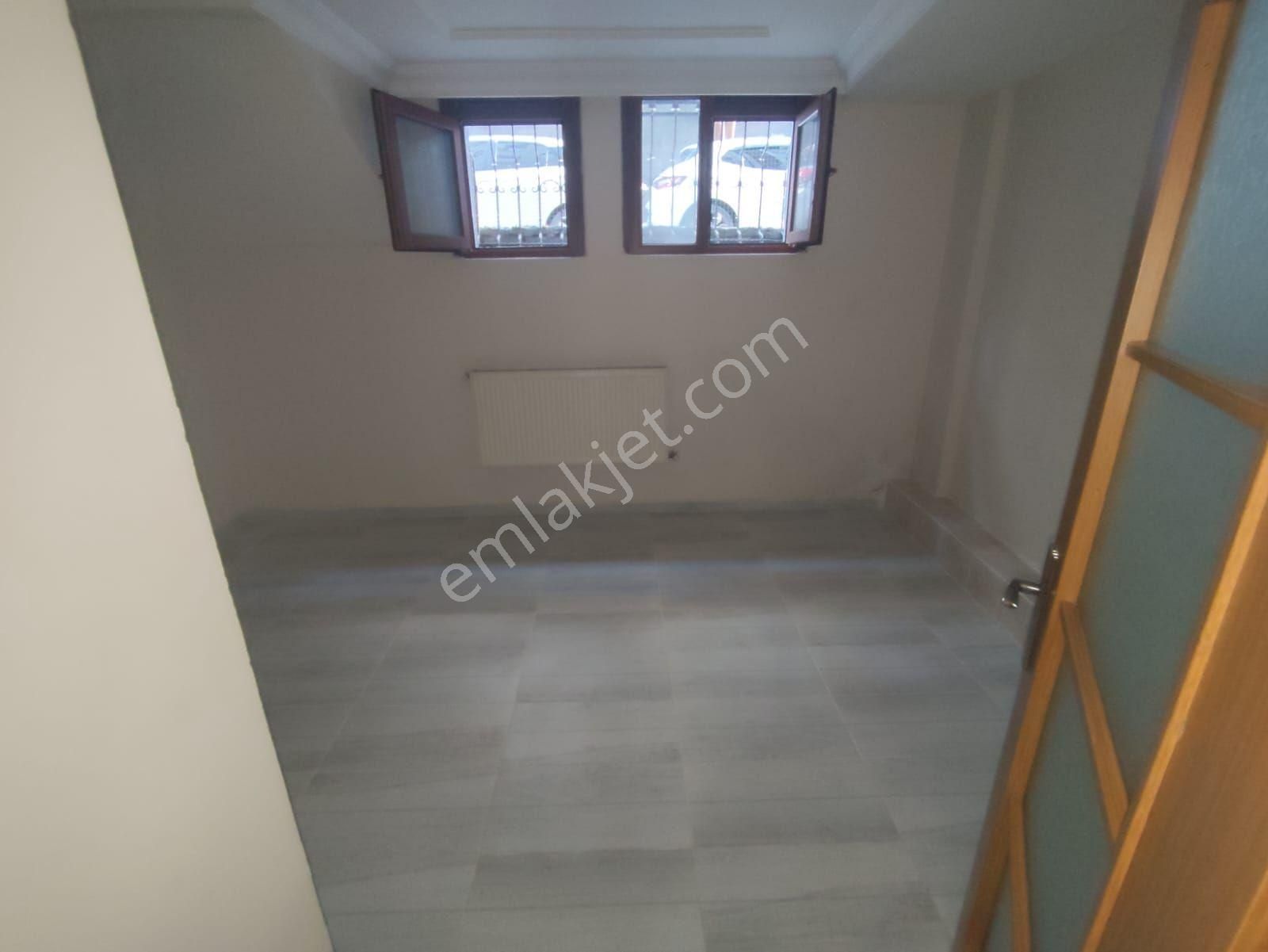 10 Yıllık Bına Kocamustafapaşa Yedısehıtler Sok Çıftcephe Bahçeli 1+1 Satılık Daire - Görsel 9