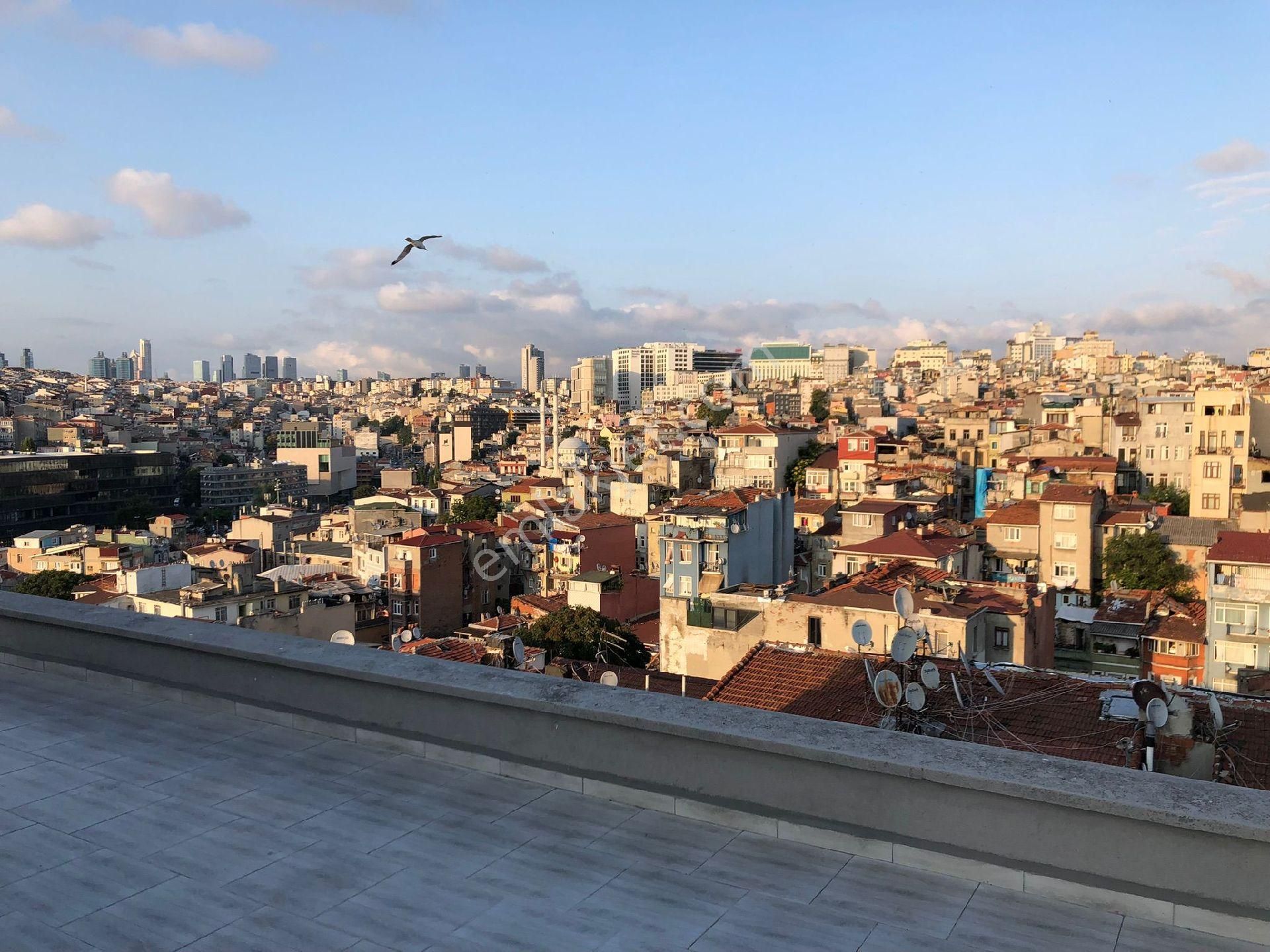 Beyoğlu İstiklal Cd Ömer Hayyam'da Kiralik 2+1 Keyifli Teraslı Daire - Görsel 8