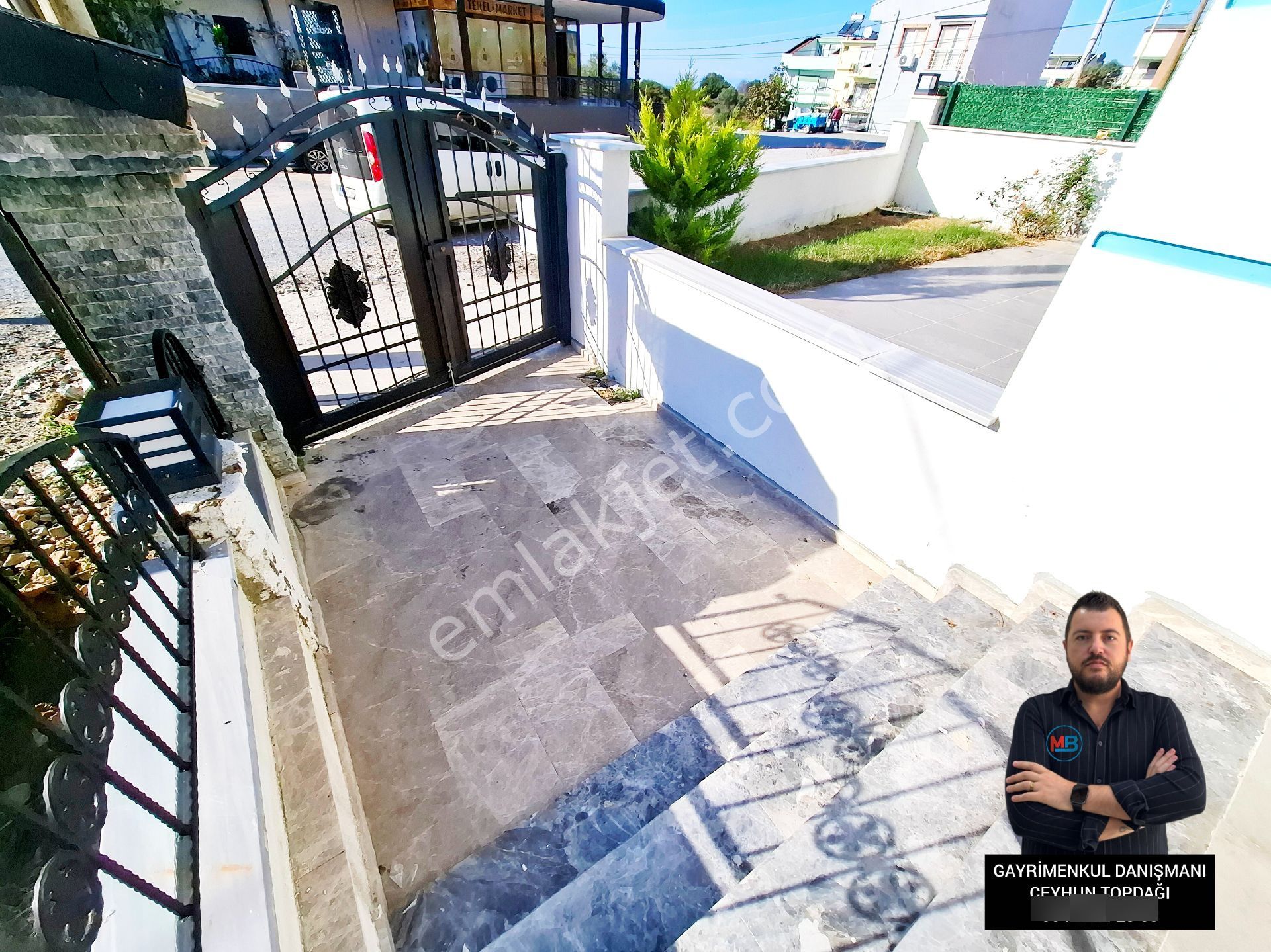 Didimde Satılık 3+1 Geniş Kullanışlı Tripleks Ön Cephe Müstakil Bahçeli Villa ! - Görsel 4