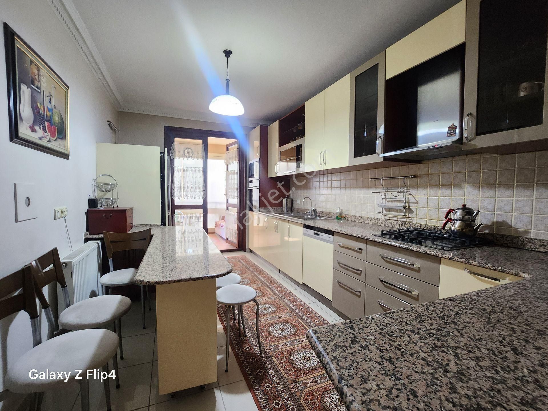 Çankaya Hilal Mahallesinde Kiralık Teraslı Vadi Cepheli Cadde Üzerinde Eşyalı Dubleks Daire - Görsel 12