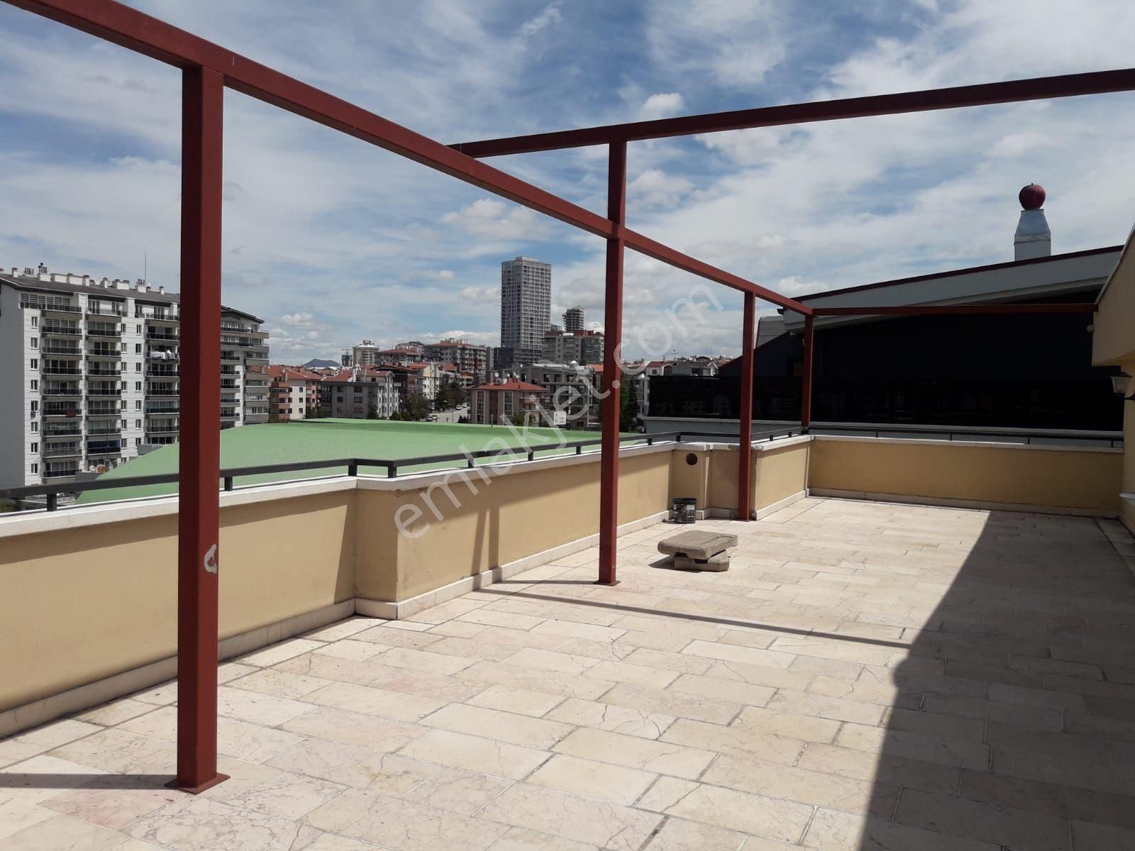 Çankaya Hilal Mahallesinde Kiralık Teraslı Vadi Cepheli Cadde Üzerinde Eşyalı Dubleks Daire - Görsel 3