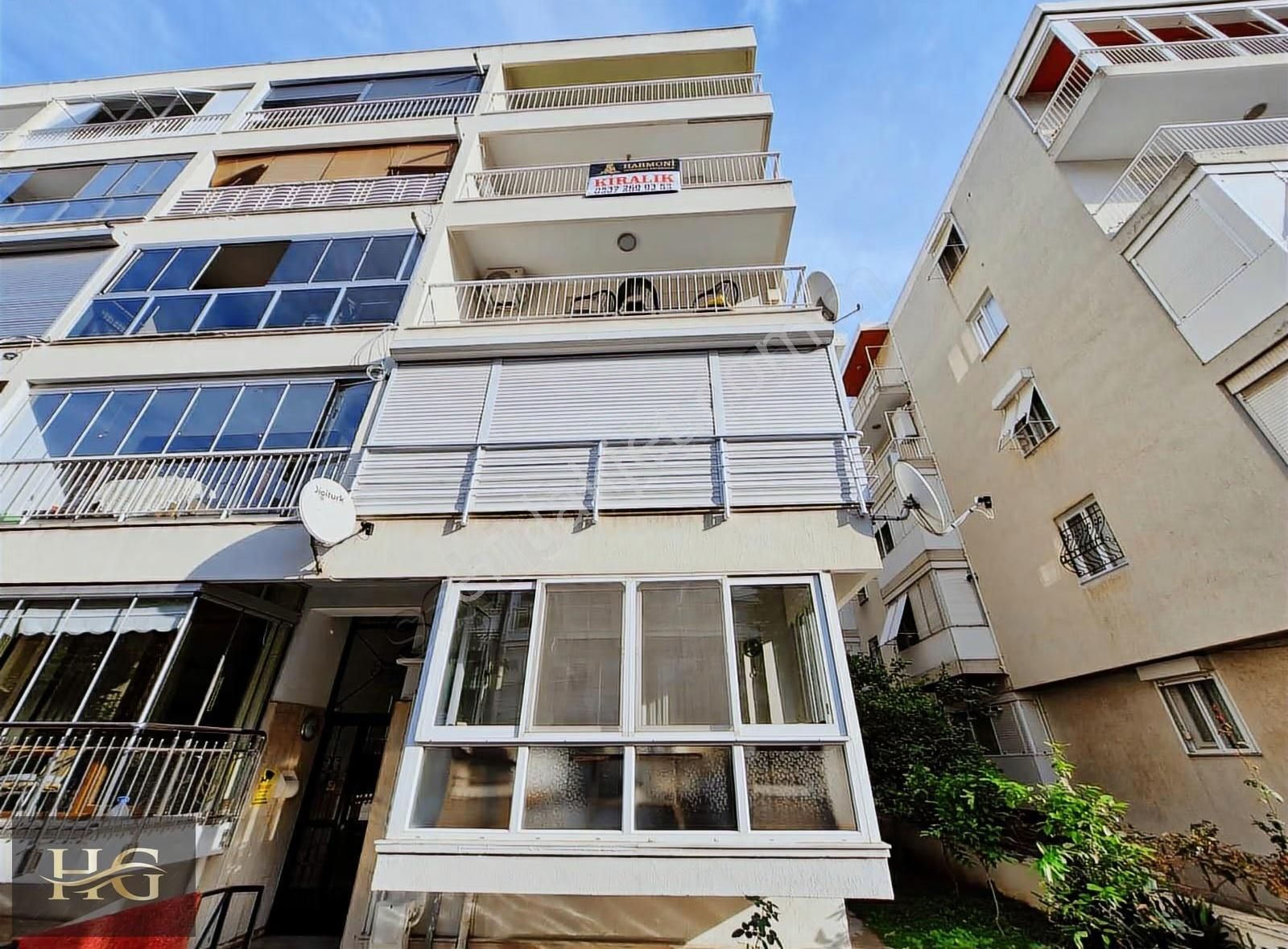 Karşıyaka Bostalı, Merkezi Konumda Kiralık 3+1 Daire