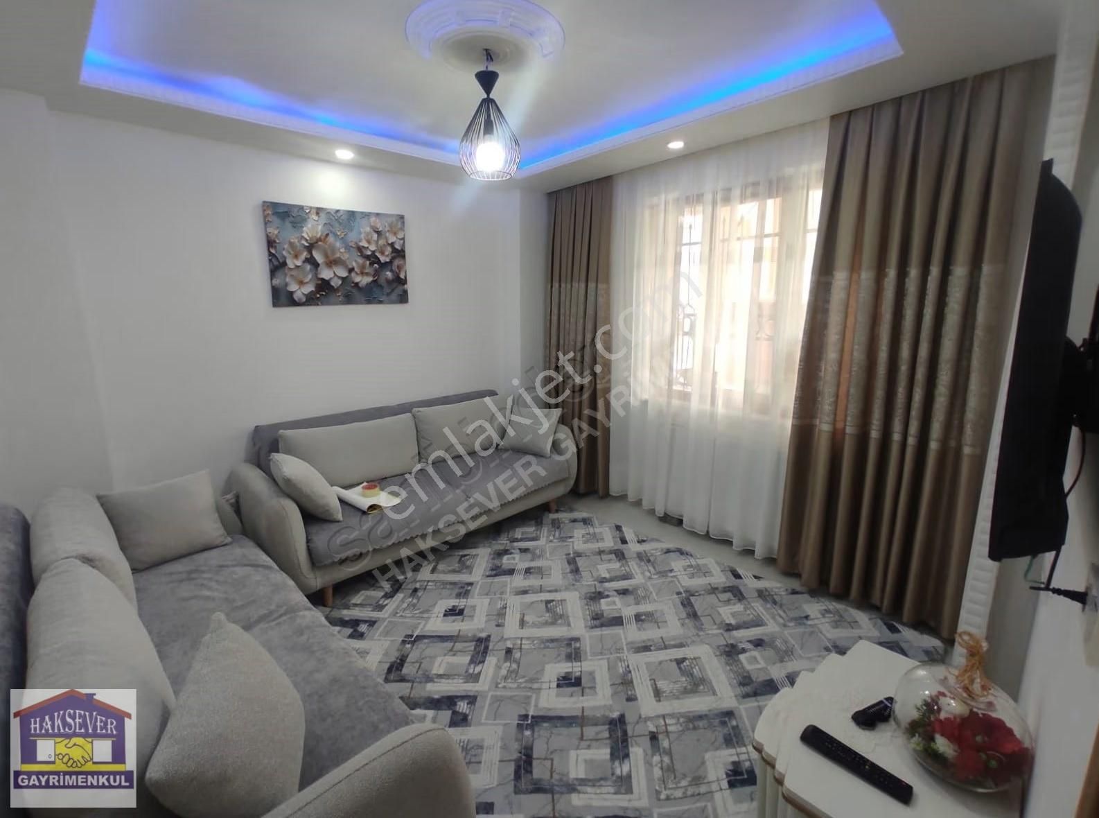 Hakseverde Aslangazi Okuluna Yakın Satılık Balkonlu Yüksek Giriş