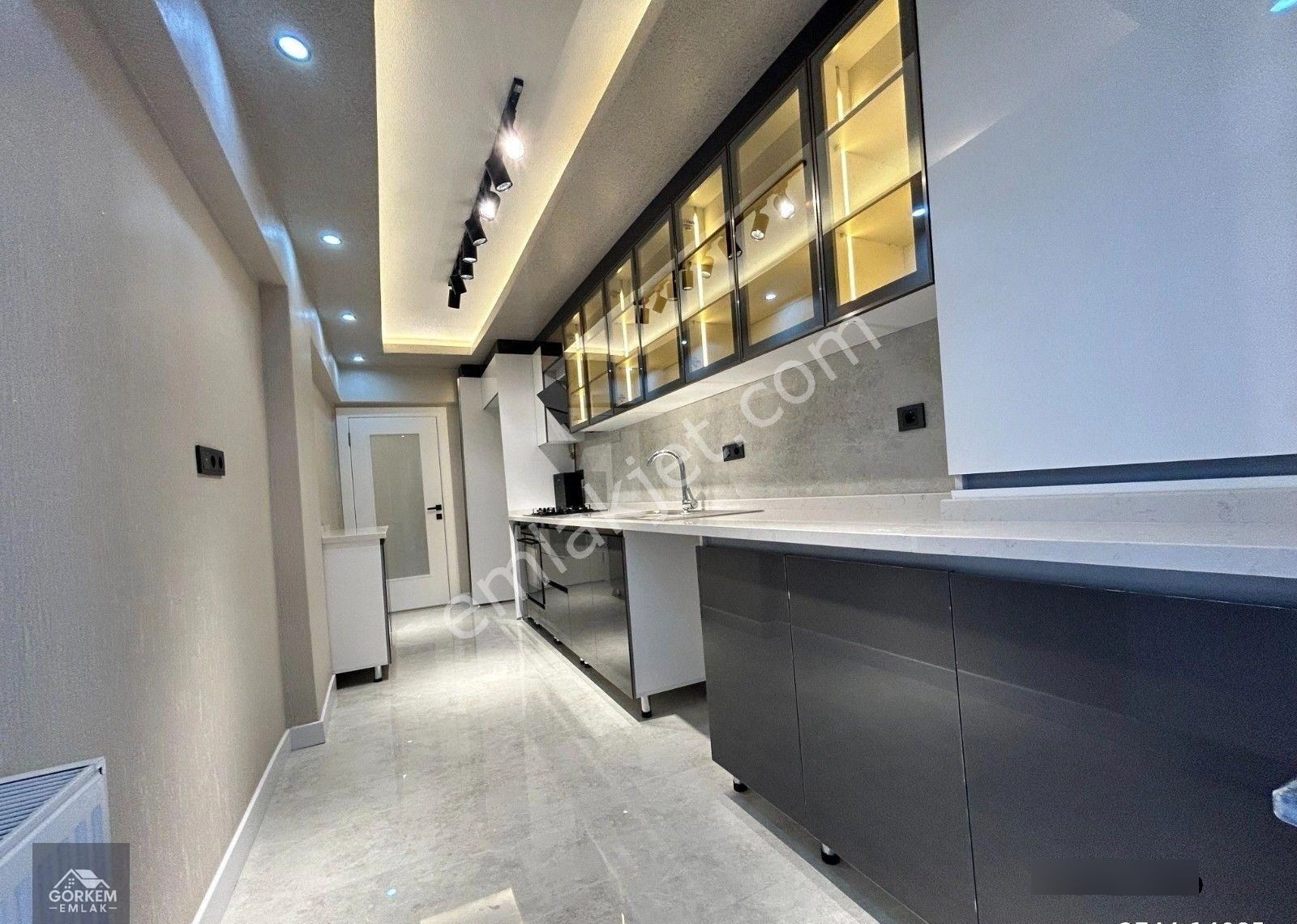 Görkem'den Cadde Paraleli 2+1 Bağımsız Kombili Balkonlu Kat Konumunda