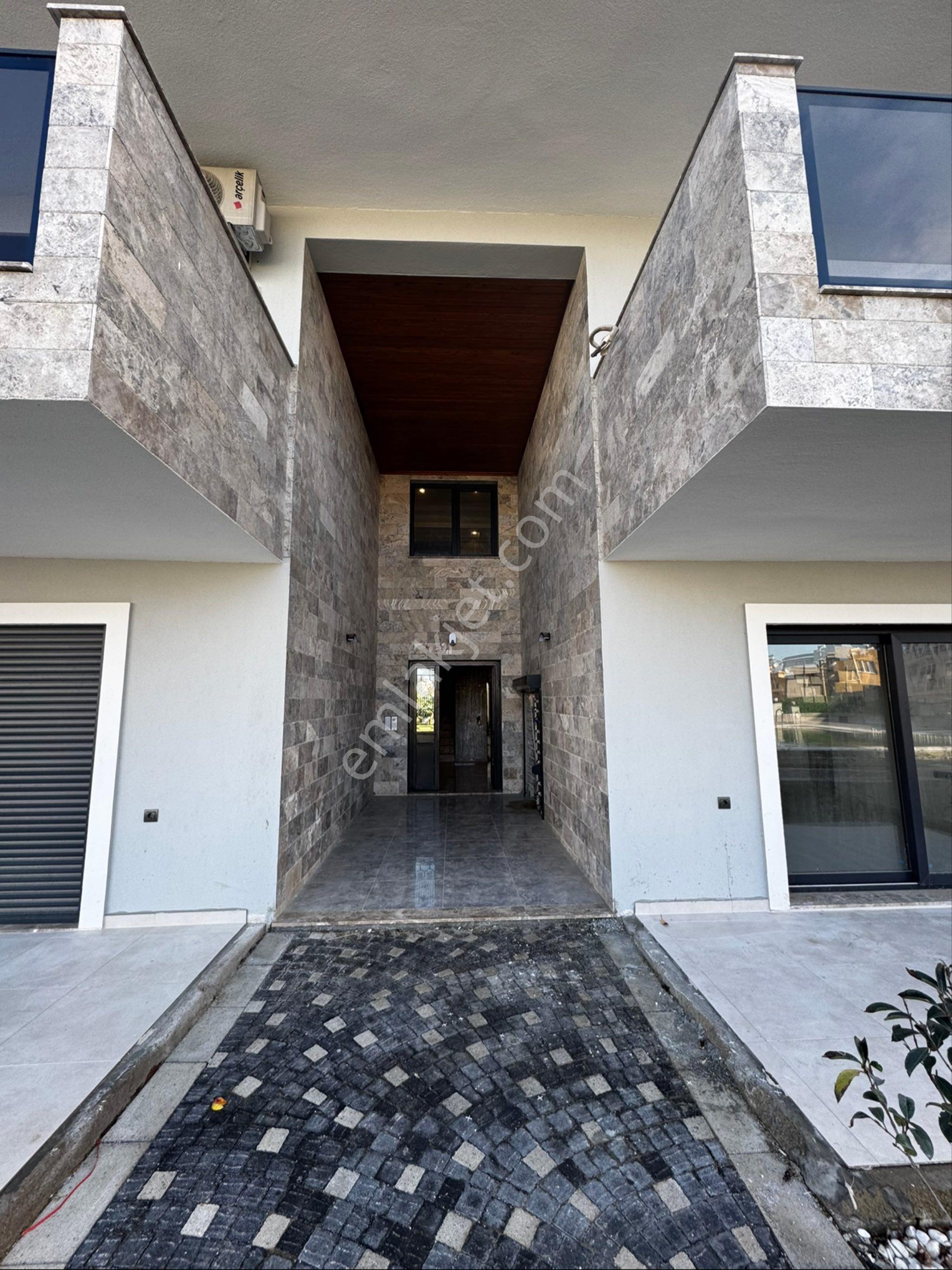 Güzelçamlı Da Havuzlu Sitede Çift Cepheli Daire - Görsel 4