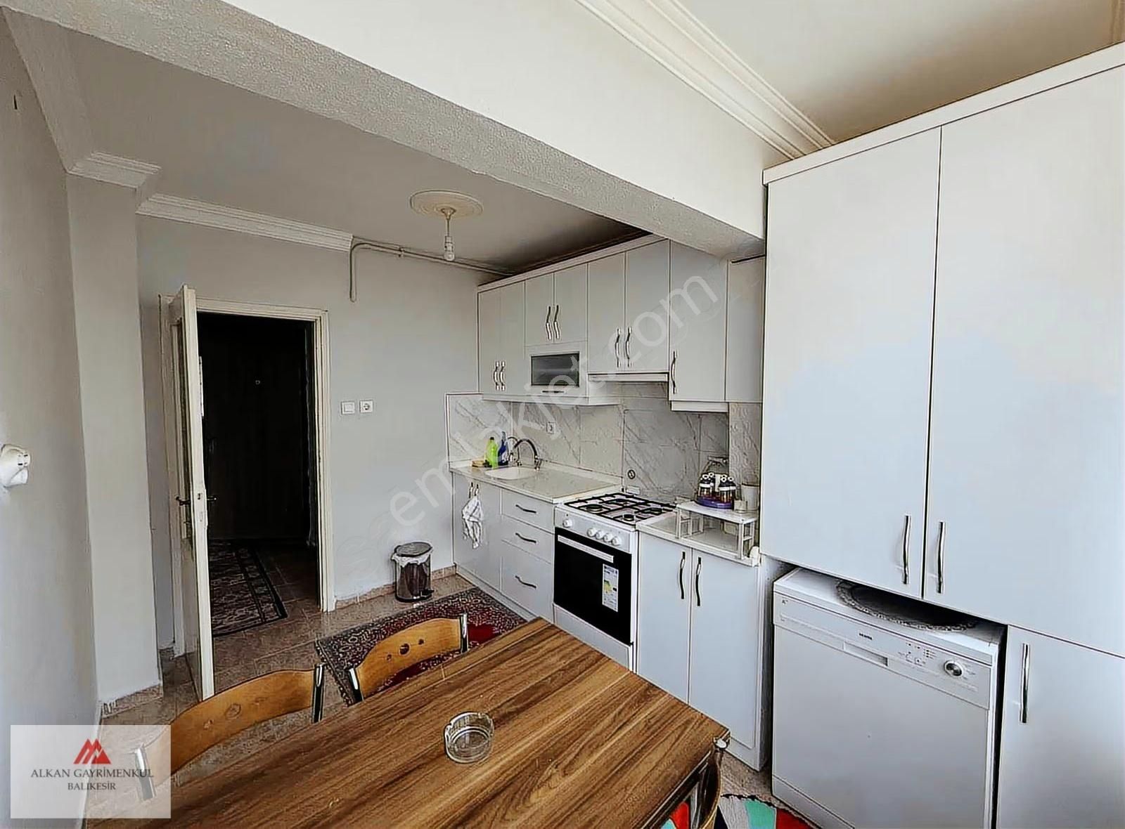Bahçeli Evler Teknik Lise Caddesinde 2+1 Ful Eşyalı Daire - Görsel 9
