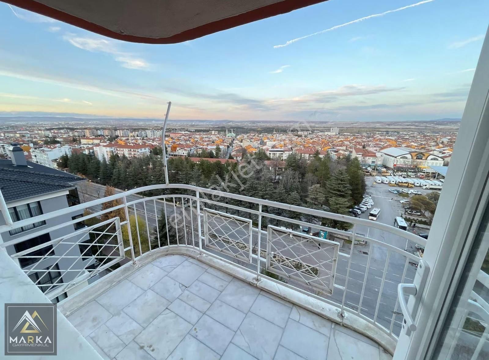 Marka'dan Atakent'te İçi Ful Yapılı Arakat Cadde Üstü 3+1 Daire - Görsel 24