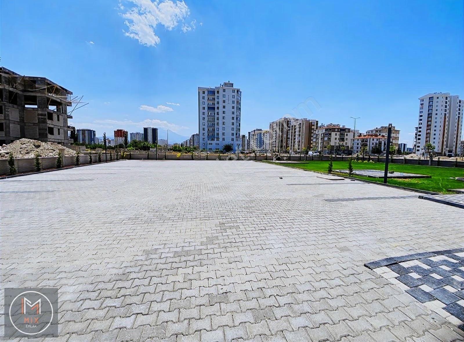 Zümrüt'te Anayol Üzeri Meskenli 4+1 Süper Lüks Daire - Görsel 23