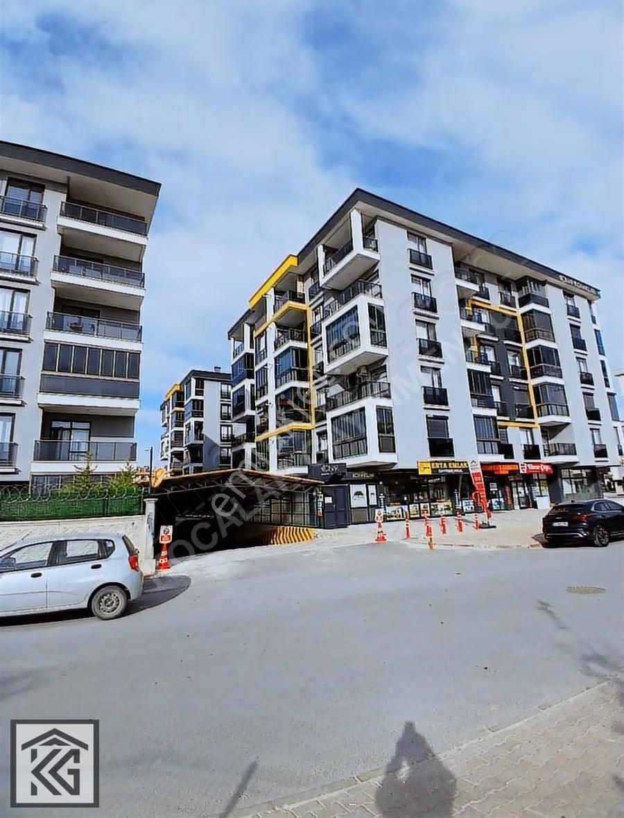 Kocalardan Mevlana Kültür Merkezi Karşısında Son Kat Geniş 2+1