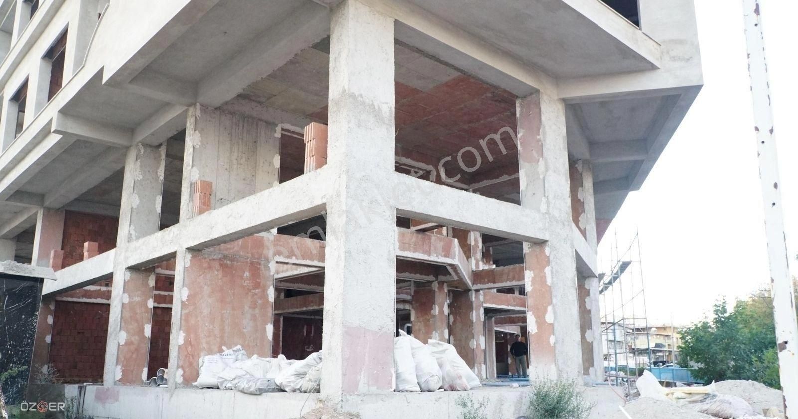 Öz-er Gayrimenkul'den Anayola Sıfır Satılık Dükkan