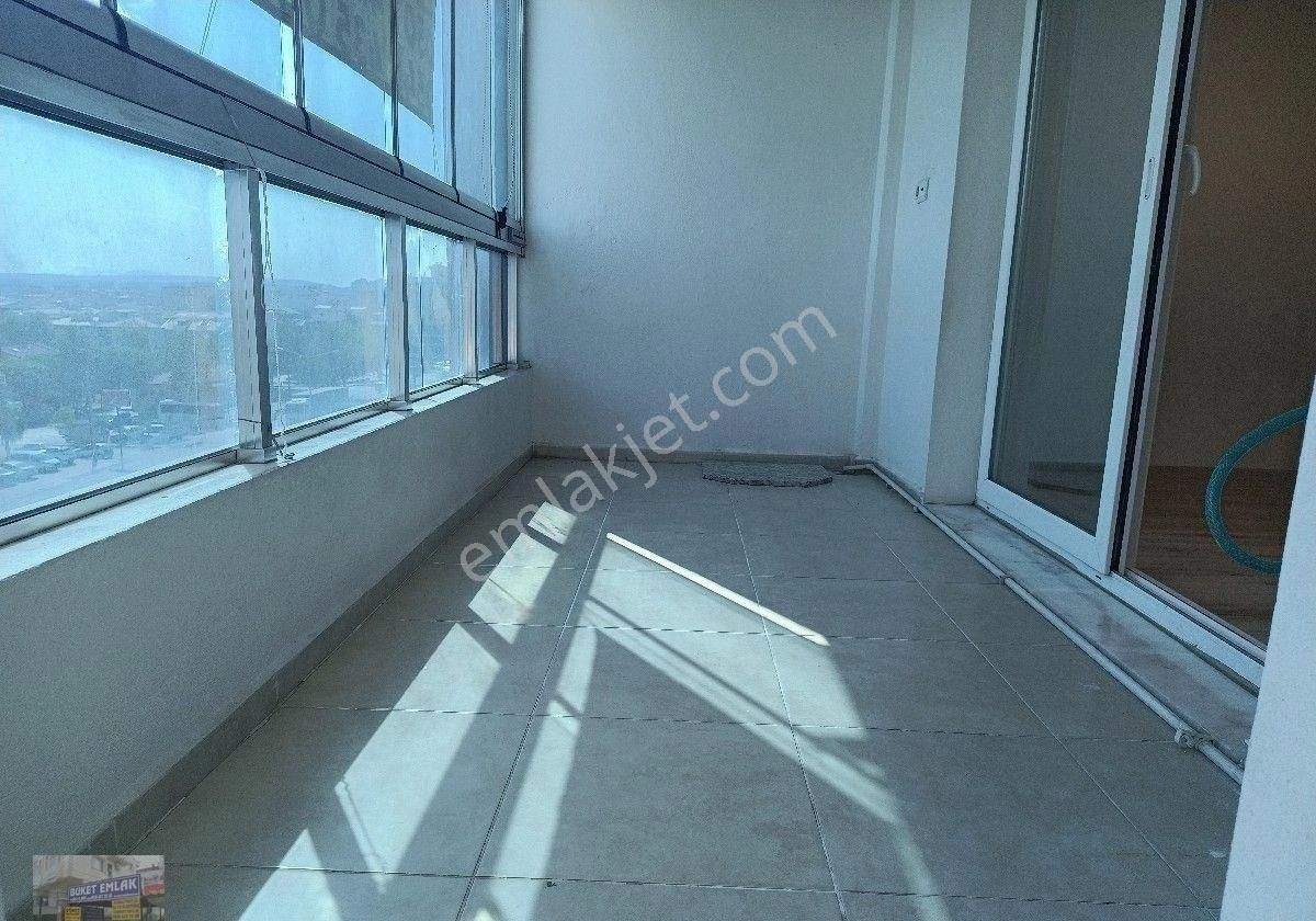 Buket Emlaktan Satılık 3+1 Daire Ara Kat Doğalgazlı Asansörlü Ebeveynli Banyolu Çift Balkonlu - Görsel 15