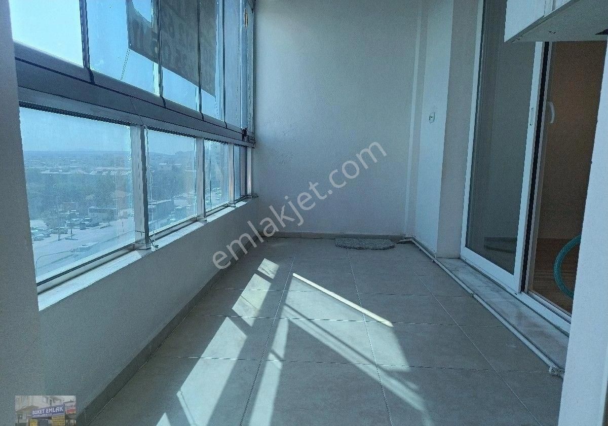 Buket Emlaktan Satılık 3+1 Daire Ara Kat Doğalgazlı Asansörlü Ebeveynli Banyolu Çift Balkonlu - Görsel 2