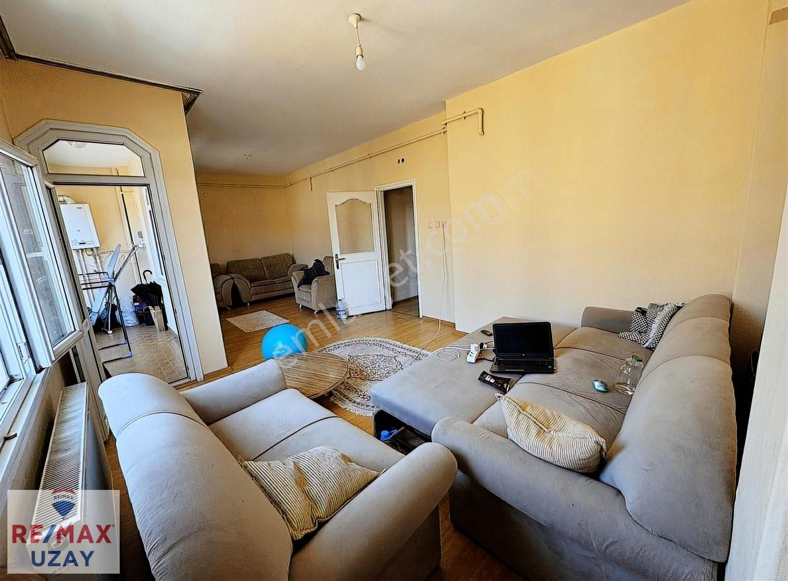 Küçükçekmece'de Satılık 2+1 Daire